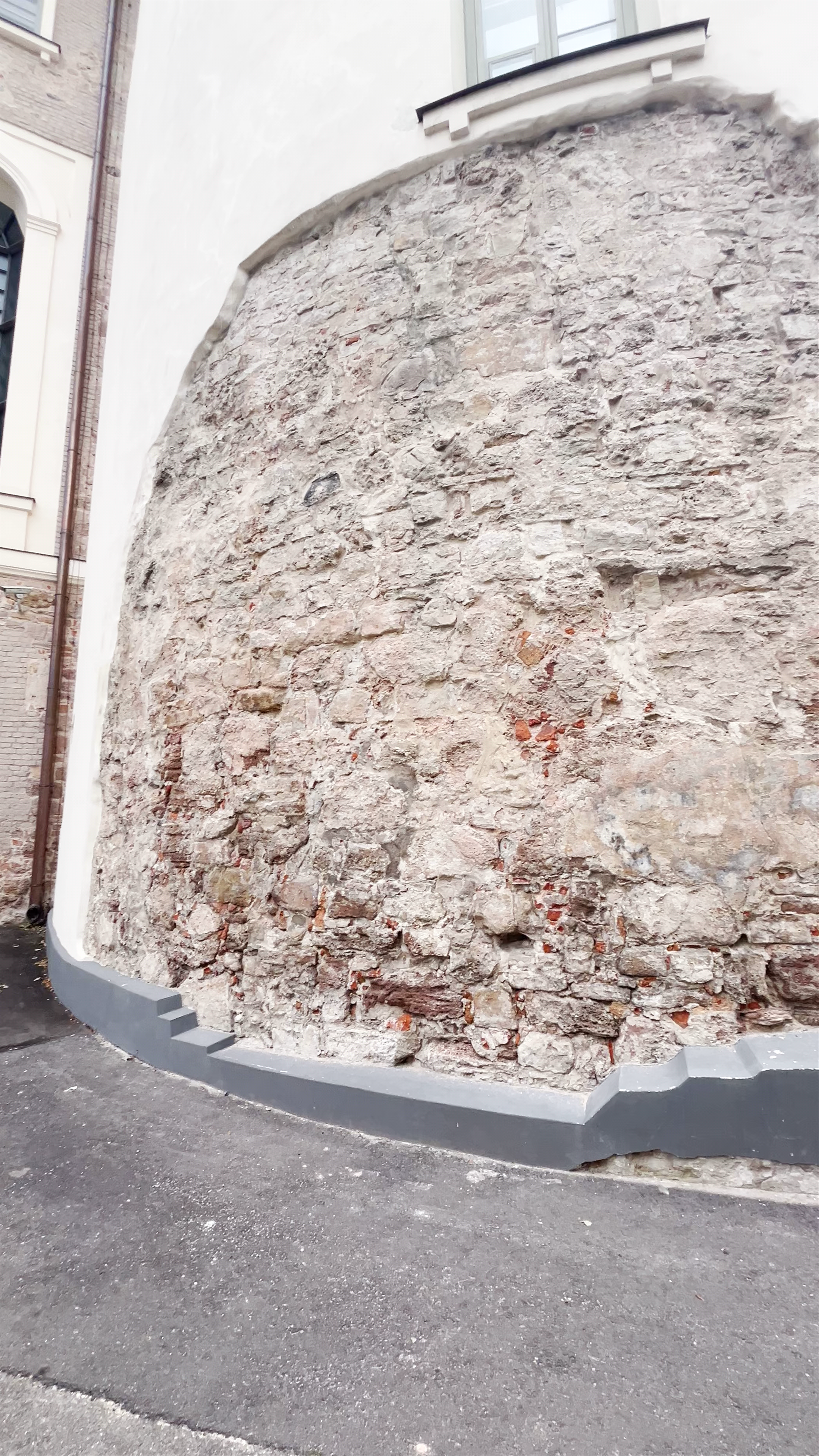 Rīgas pils Historic Stone Walls and Architecture Tour in Riga, Latvia