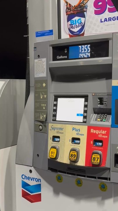 Chevron - Claims it's open 24 hours...pumps shut off & station locked (even tried knocking, buzzing cashier per button at pump - Gas Stations Near Me - Tarzana, California
