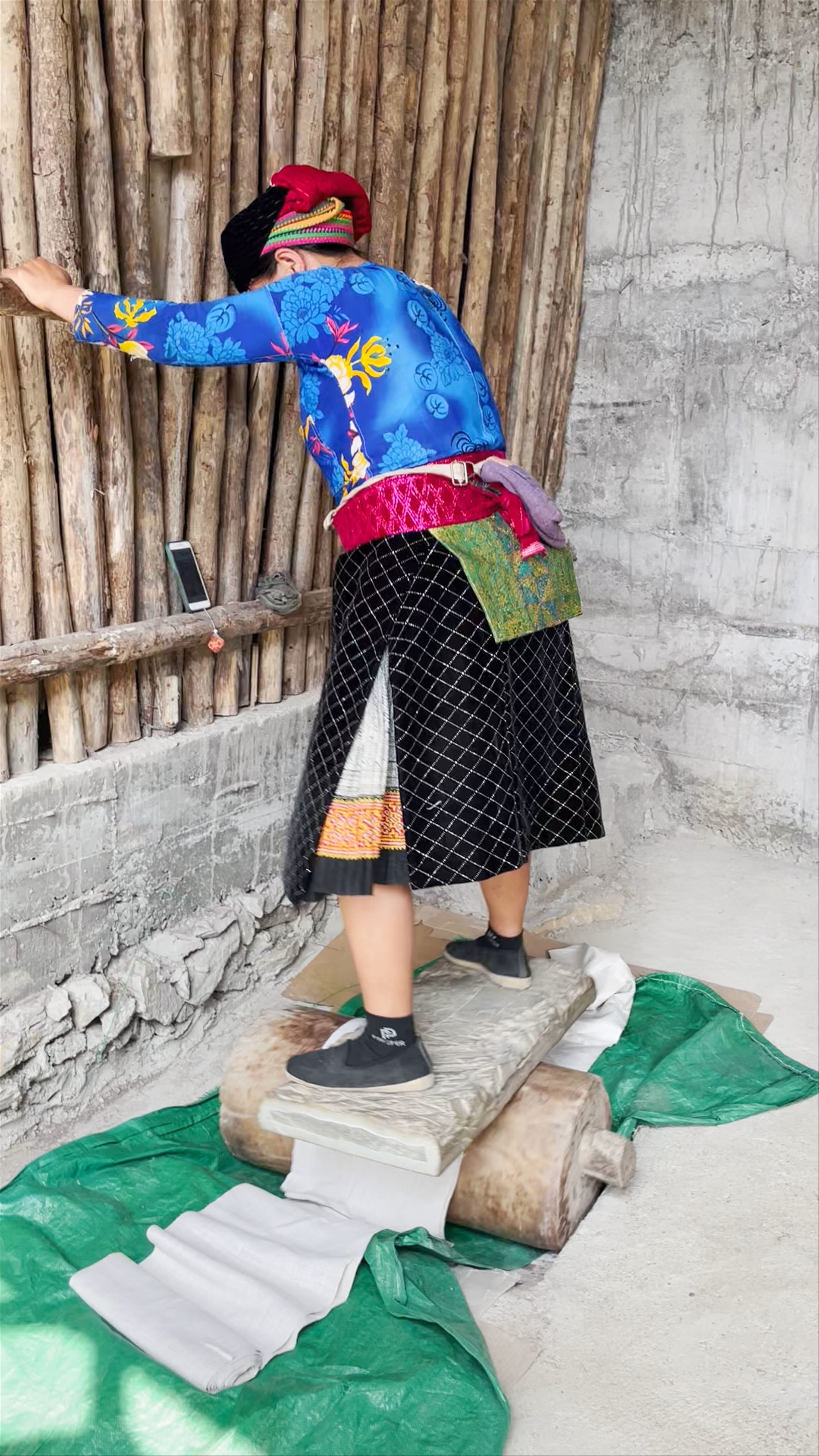 Traditional Textile Craftsmanship in Lung Tam, Vietnam