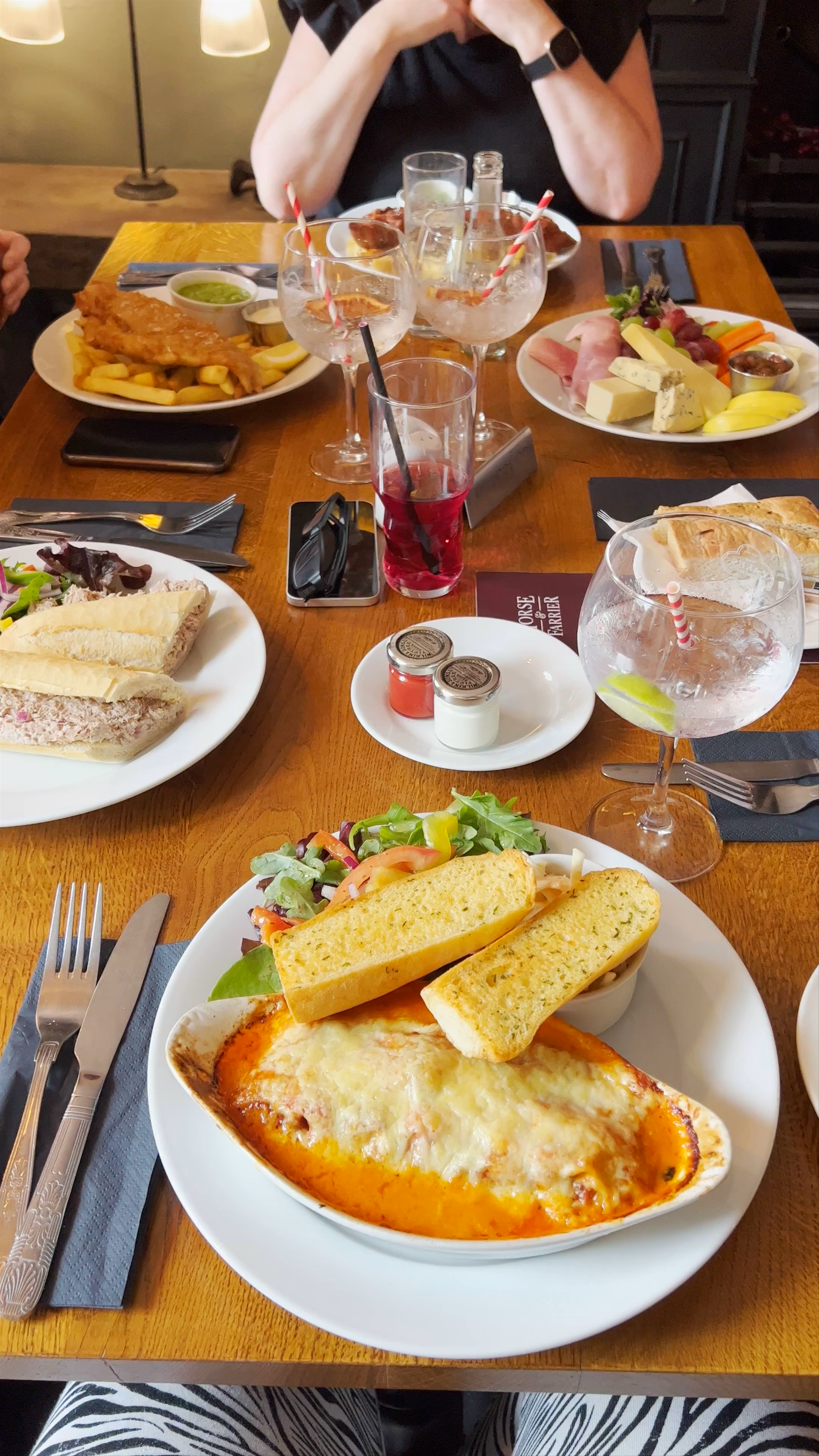 Cozy Traditional Pub Dining at Horse & Farrier in Horse and Jockey, Ireland