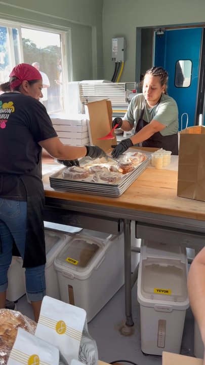 Papi’s Ohana - Scooping them up and boxing them up! They're HUGE! They each take up an entire to go container! - Pizza Near Me - Lahaina, Hawaii