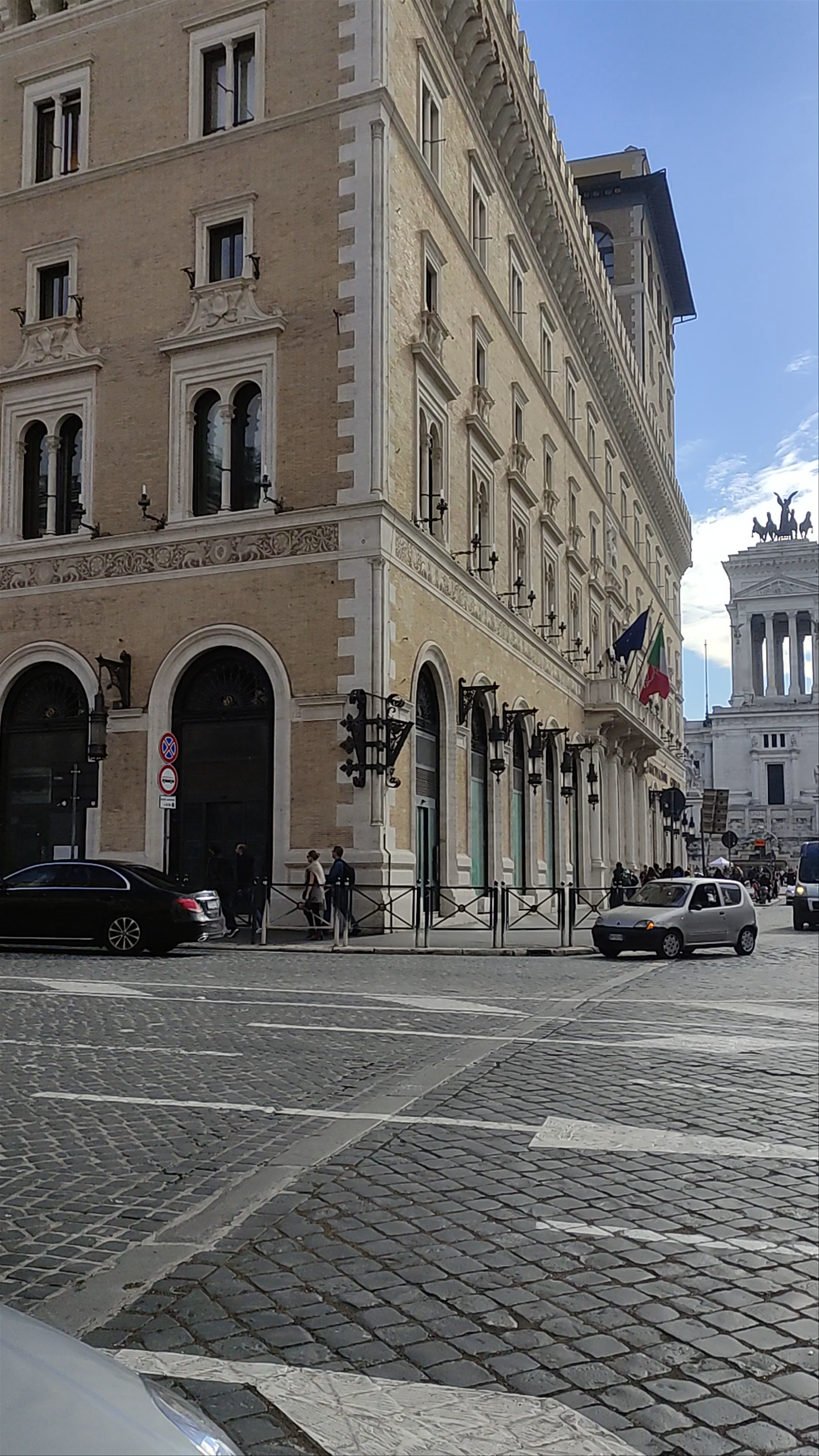 Piazza Venezia: The Historic Heartbeat of Rome