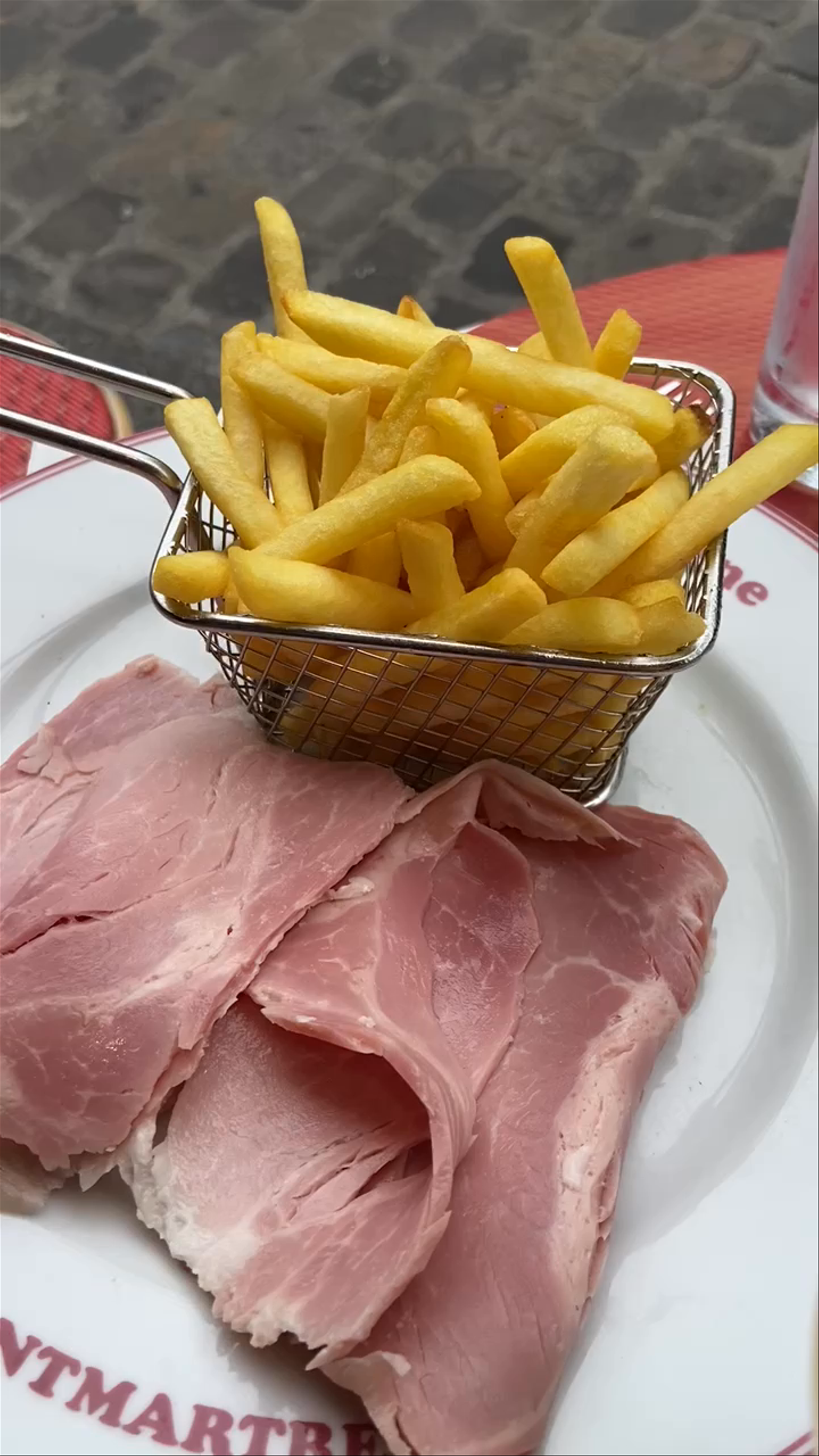 Classic Parisian Bistro Experience at Au Cadet de Gascogne