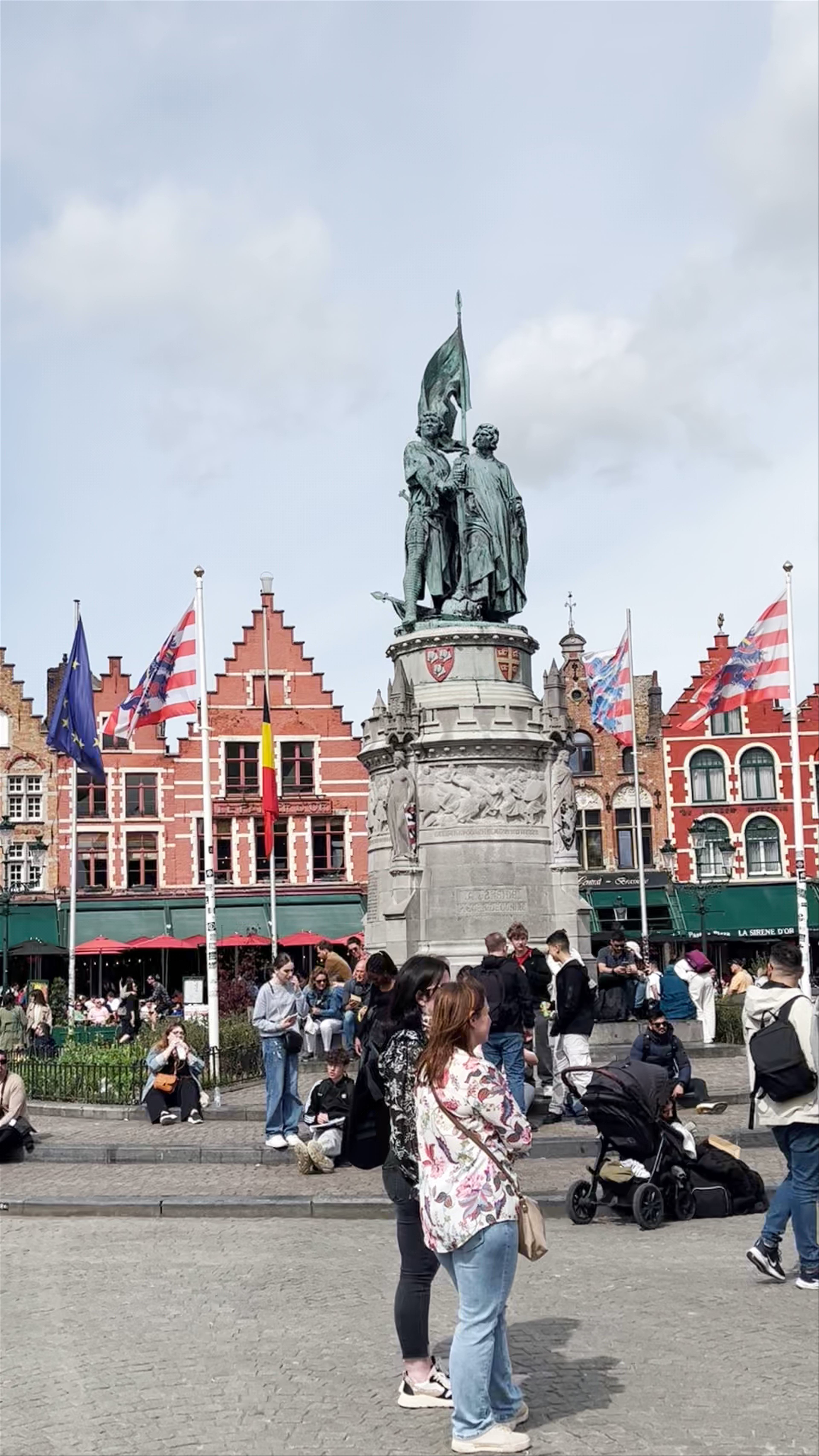 Pieter de Coninck en Jan Breydel Square: Historic Heart of Bruges