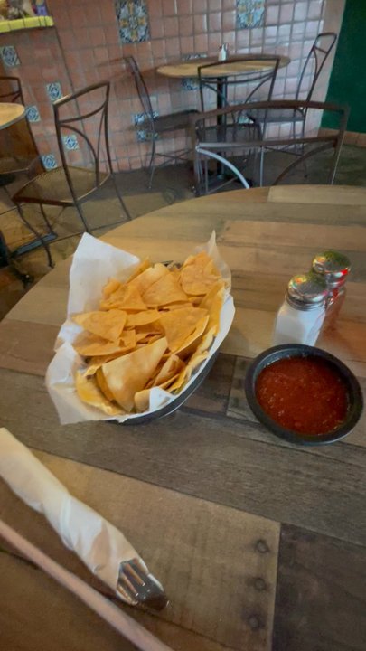 Mangos Mexican Cafe - Chips And Salsa - Mexican Near Me - Mesa, Arizona