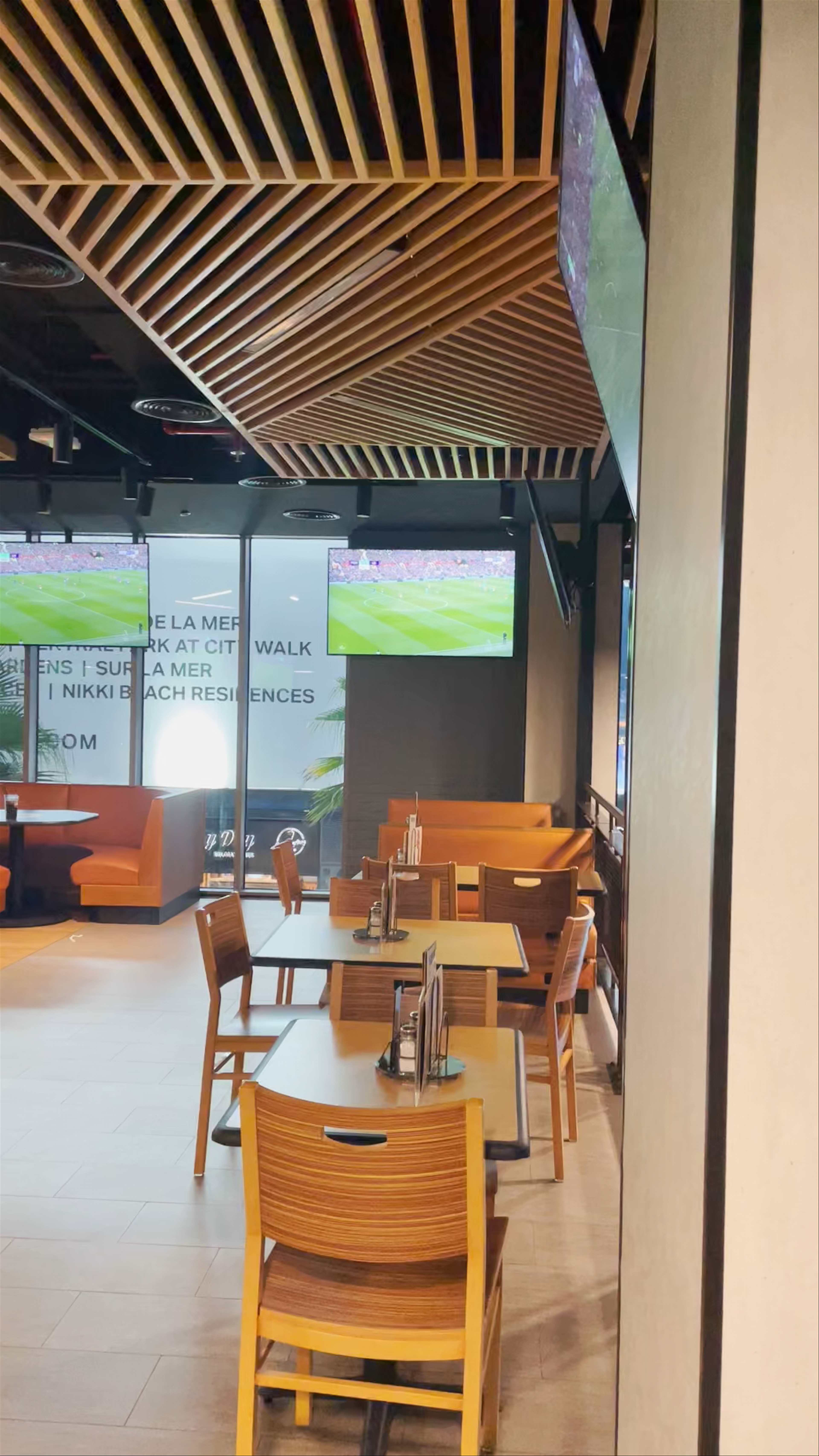 Buffalo Wild Wings - Jumeirah - Jumeirah Beach Road - Dubai - United Arab Emirates