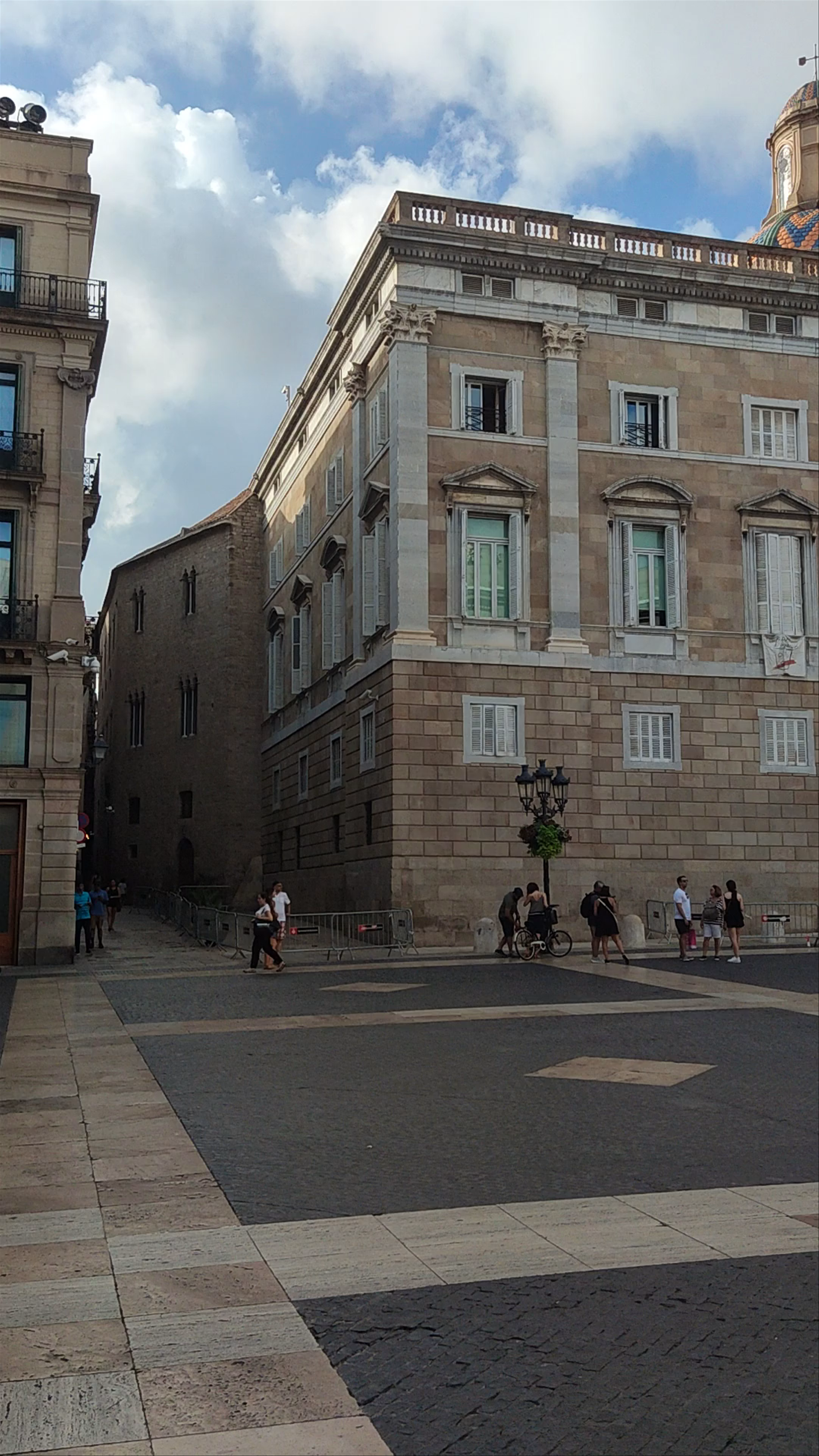 Plaça de Sant Jaume: Historic Heart of Barcelona