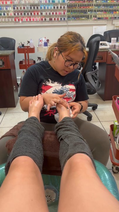 USA Nails & Spa - Took the wax after it was on for about 30 seconds and kept picking it off of my skin. This is my first bad review.. - Nail Salons Near Me - Houston, Texas
