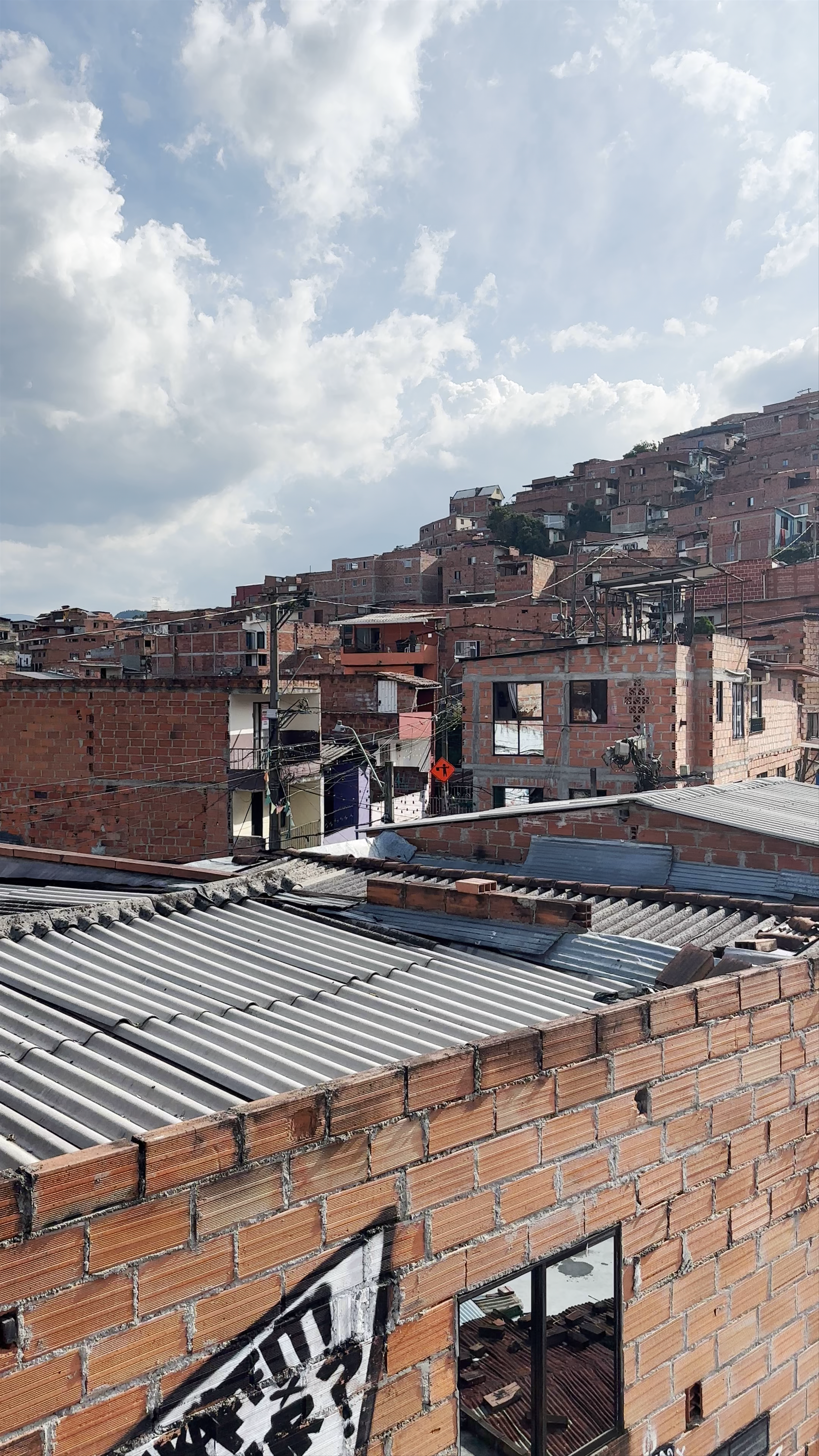Graffitour in Comuna 13, Medellín: Vibrant Urban Art and Hilltop Views