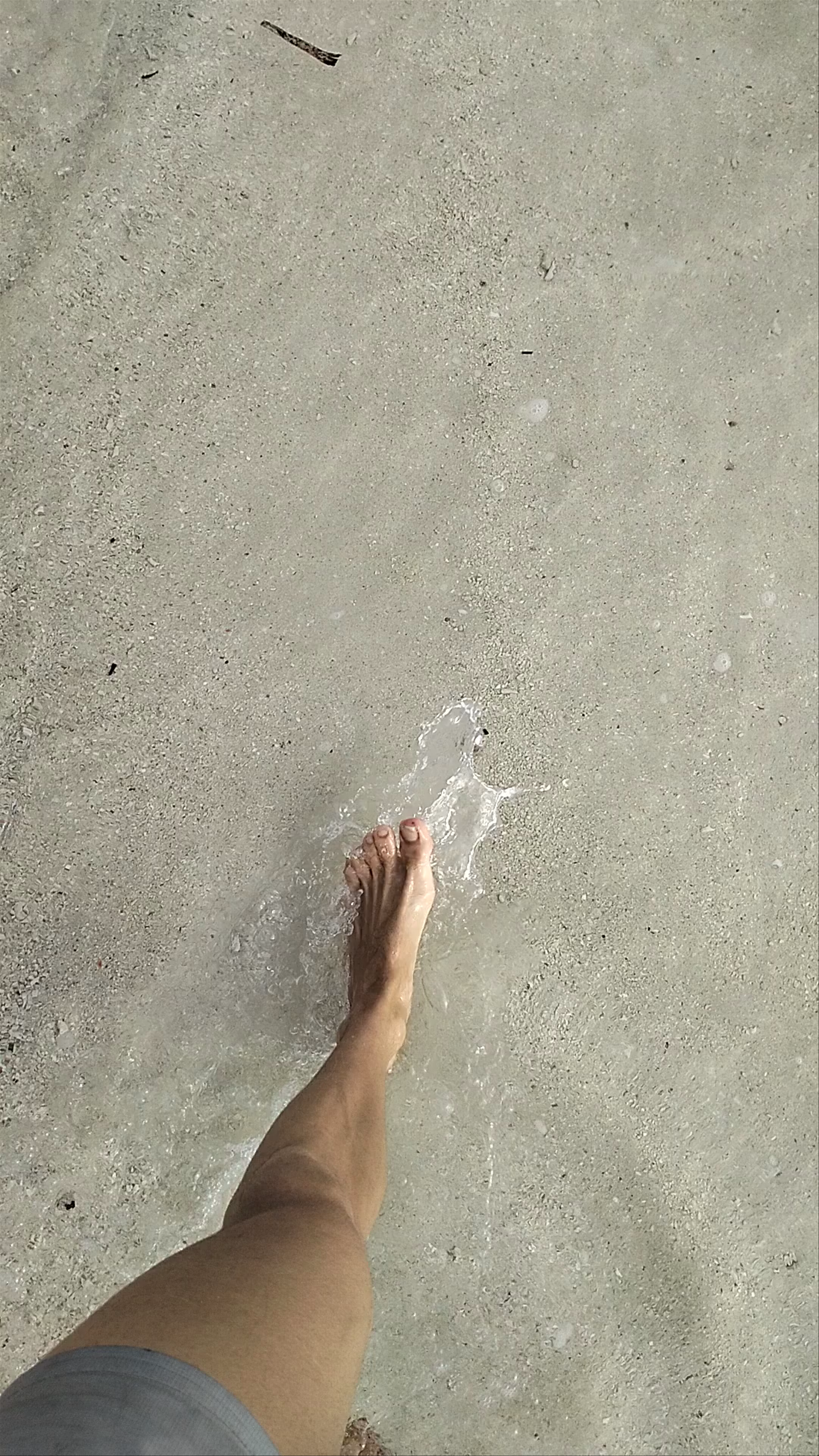 MeJu Beach Serenity: Walking Barefoot on Siquijor’s White Sands