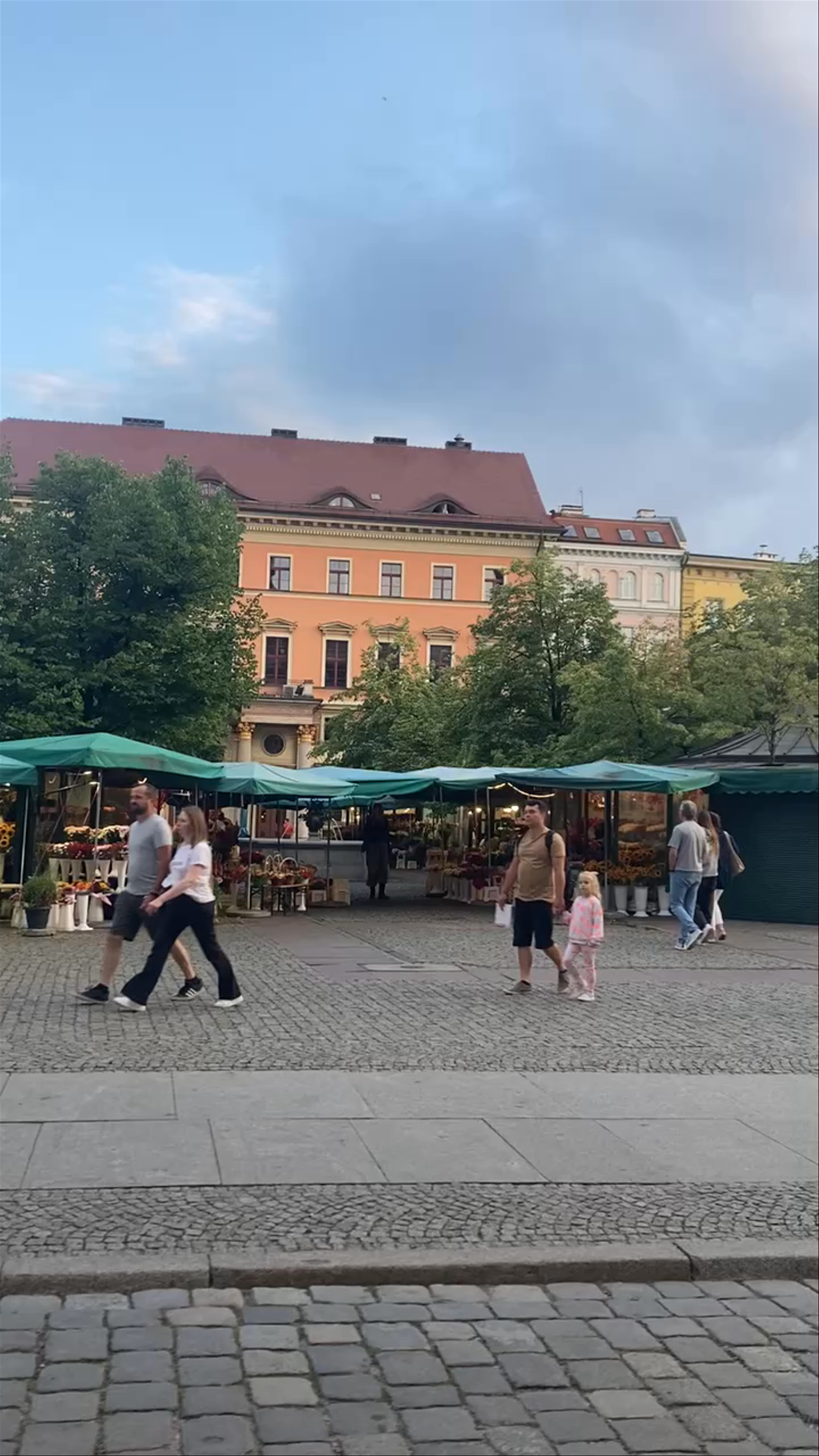 Plac Solny: Vibrant Market Square in Wrocław, Poland