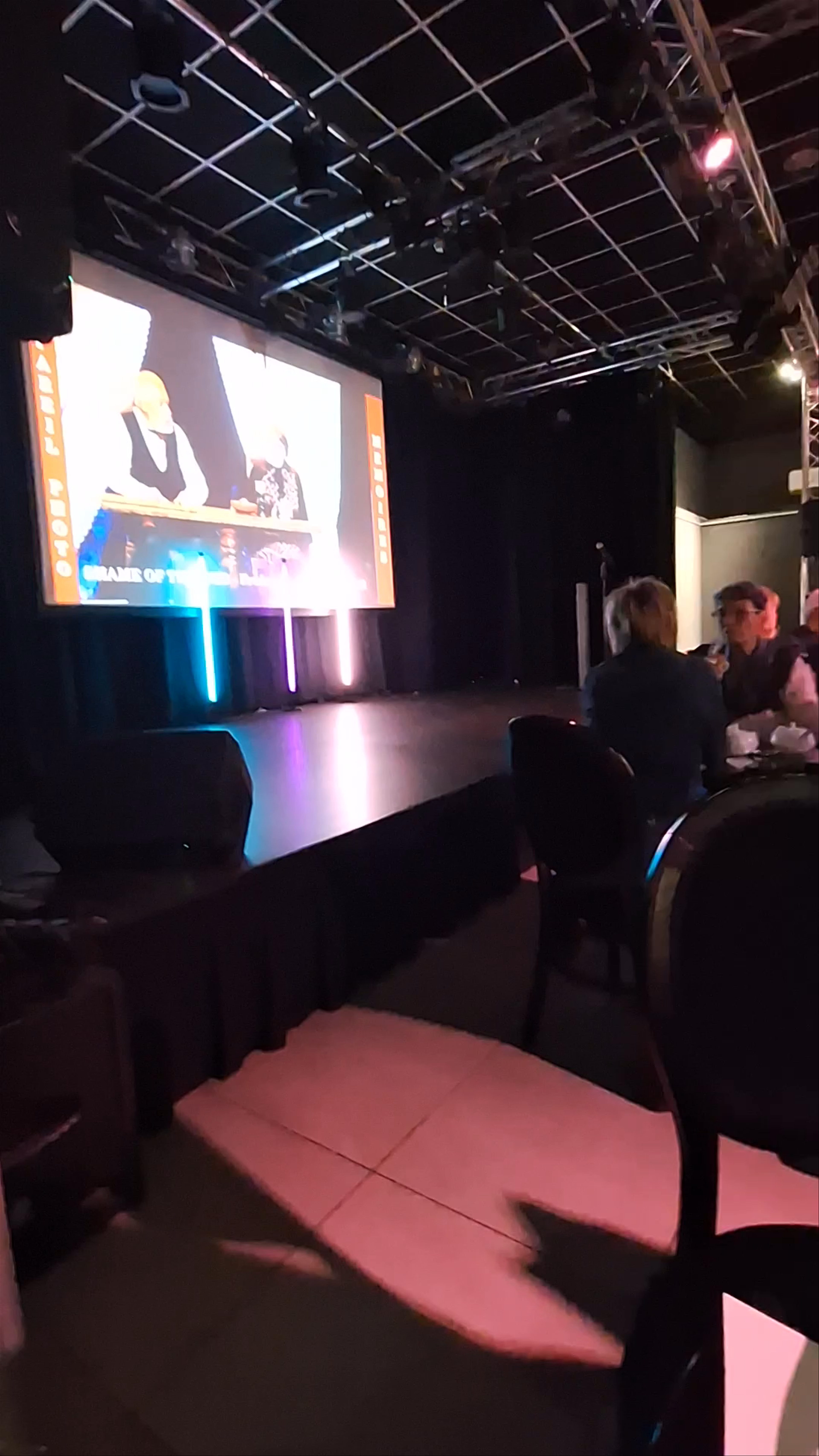 LES ARTS DANS L'R (café théâtre)