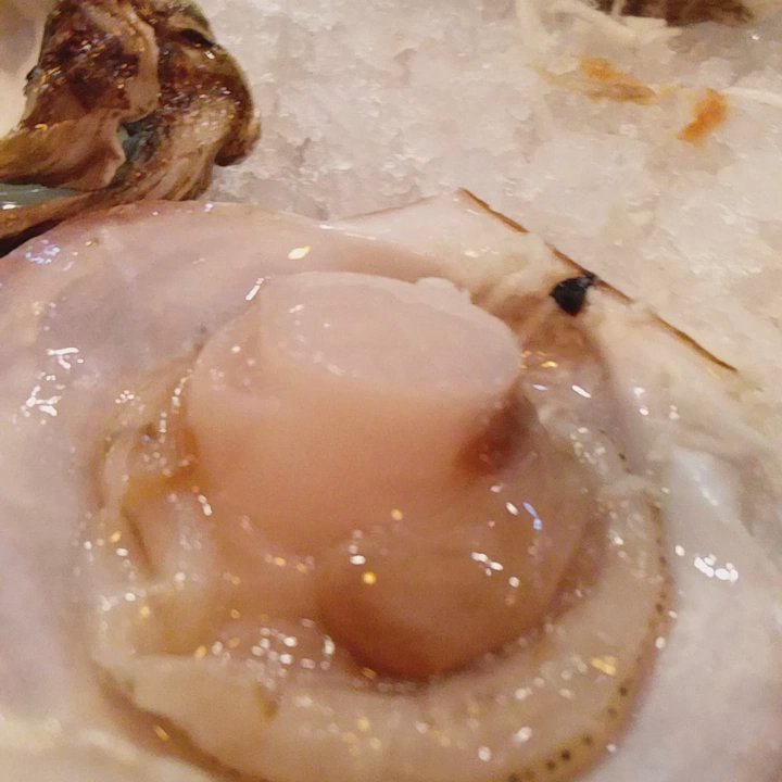 Diana's Oyster Bar And Grill - Live sea scallop - Seafood Near Me - Markham, Ontario