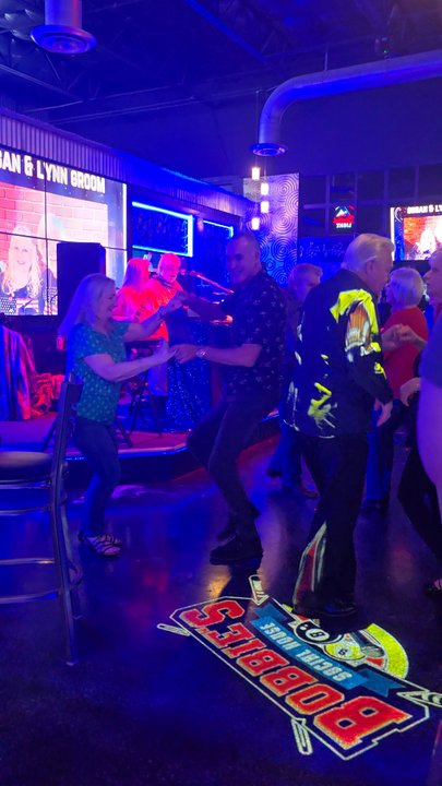 Bobbie's Social House - Great vibe. Everyone enjoying yourself and dangerous to live music. - Sports Bars Near Me - Dallas, Texas