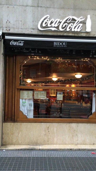 Bidou - Video is the front of the restaurant. Notice wood and glass doors and brocade fabric wall coverings - Restaurants Near Me - Buenos Aires, C
