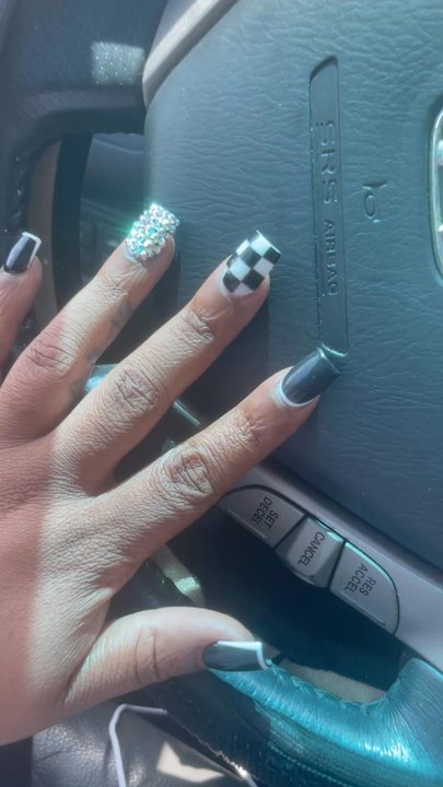 Howe'bout Nails Salon - Nail Salons Near Me - Sacramento, California