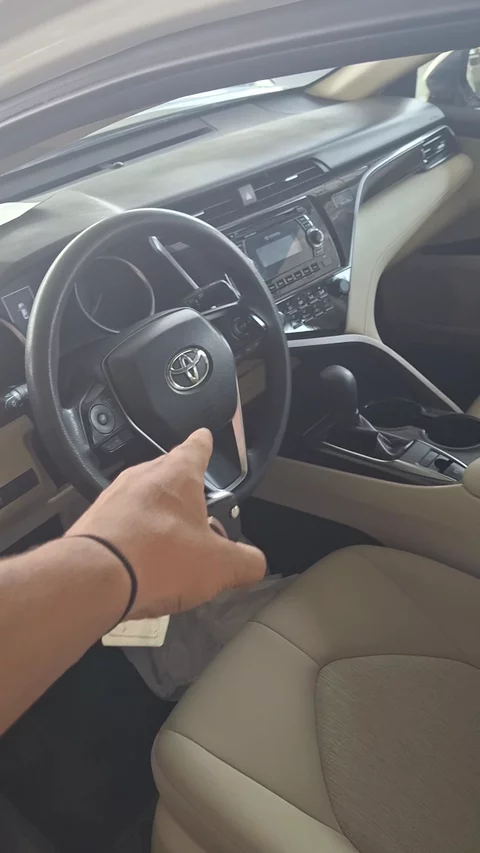 تويوتا كامري LE 2020