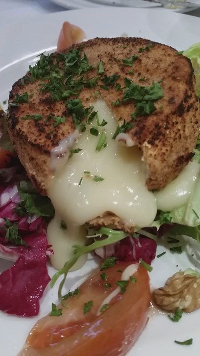 Le Bistrot Mazarin - Delicious cheese oozing out - Bistros Near Me - Paris, 75