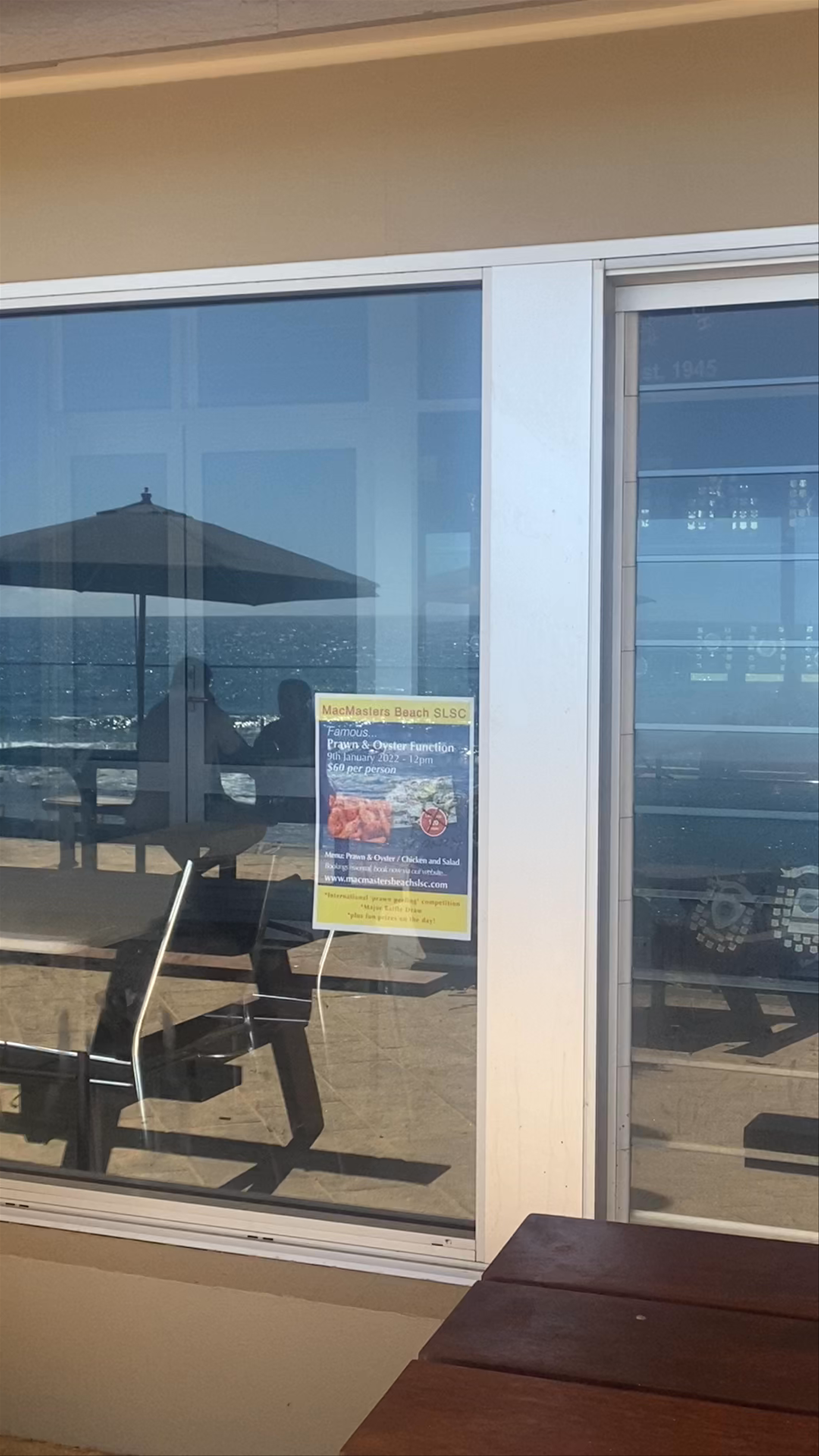 Macs Beach Cafe: Oceanfront Dining at MacMasters Beach NSW