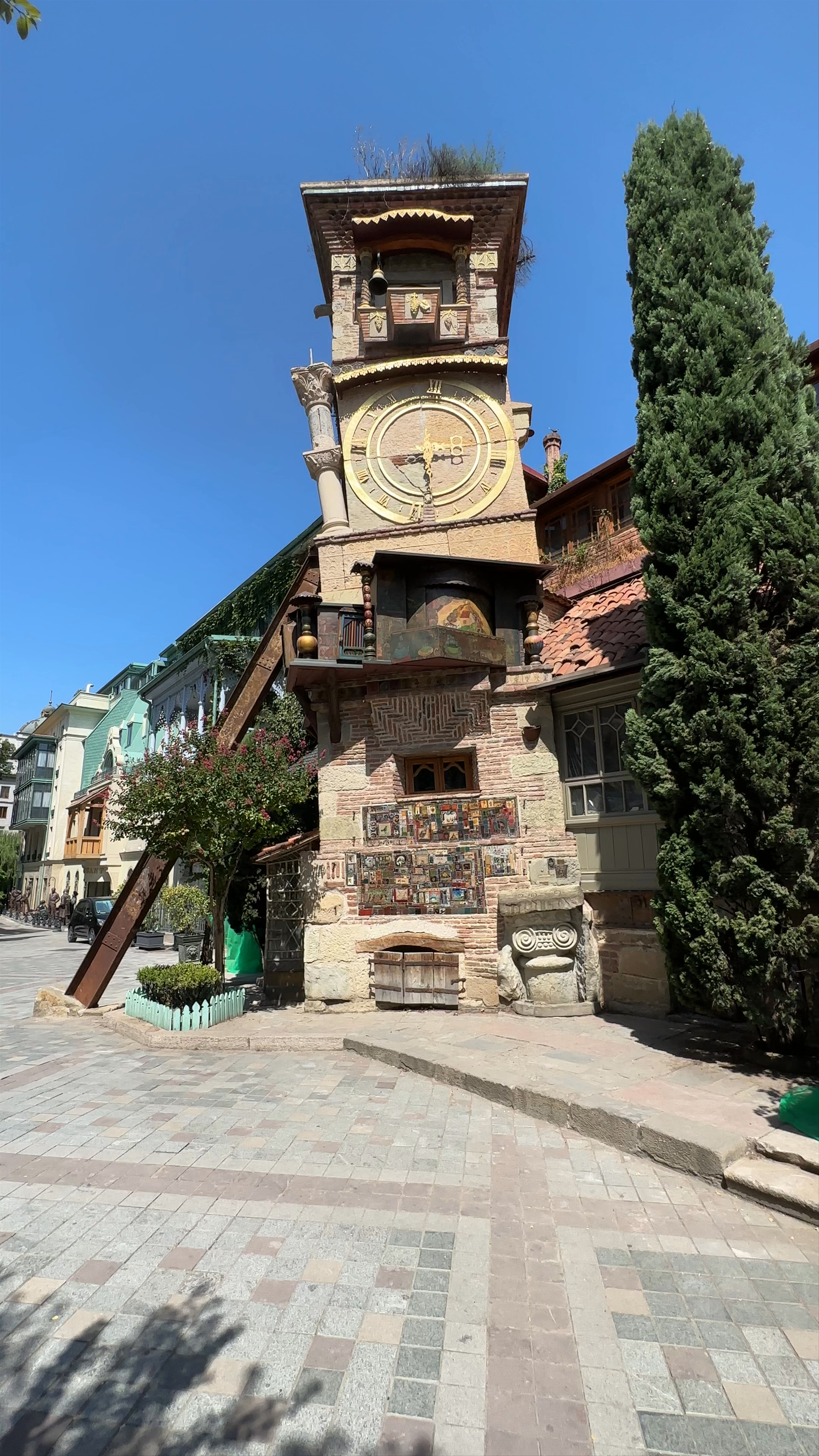 The Leaning Clock Tower: Whimsical Charm in Tbilisi