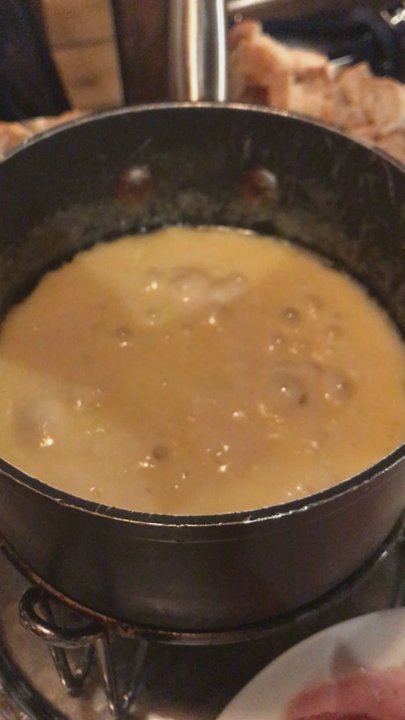 Le Chalet Saint-Michel - Fondue in action - French Near Me - Paris, 75