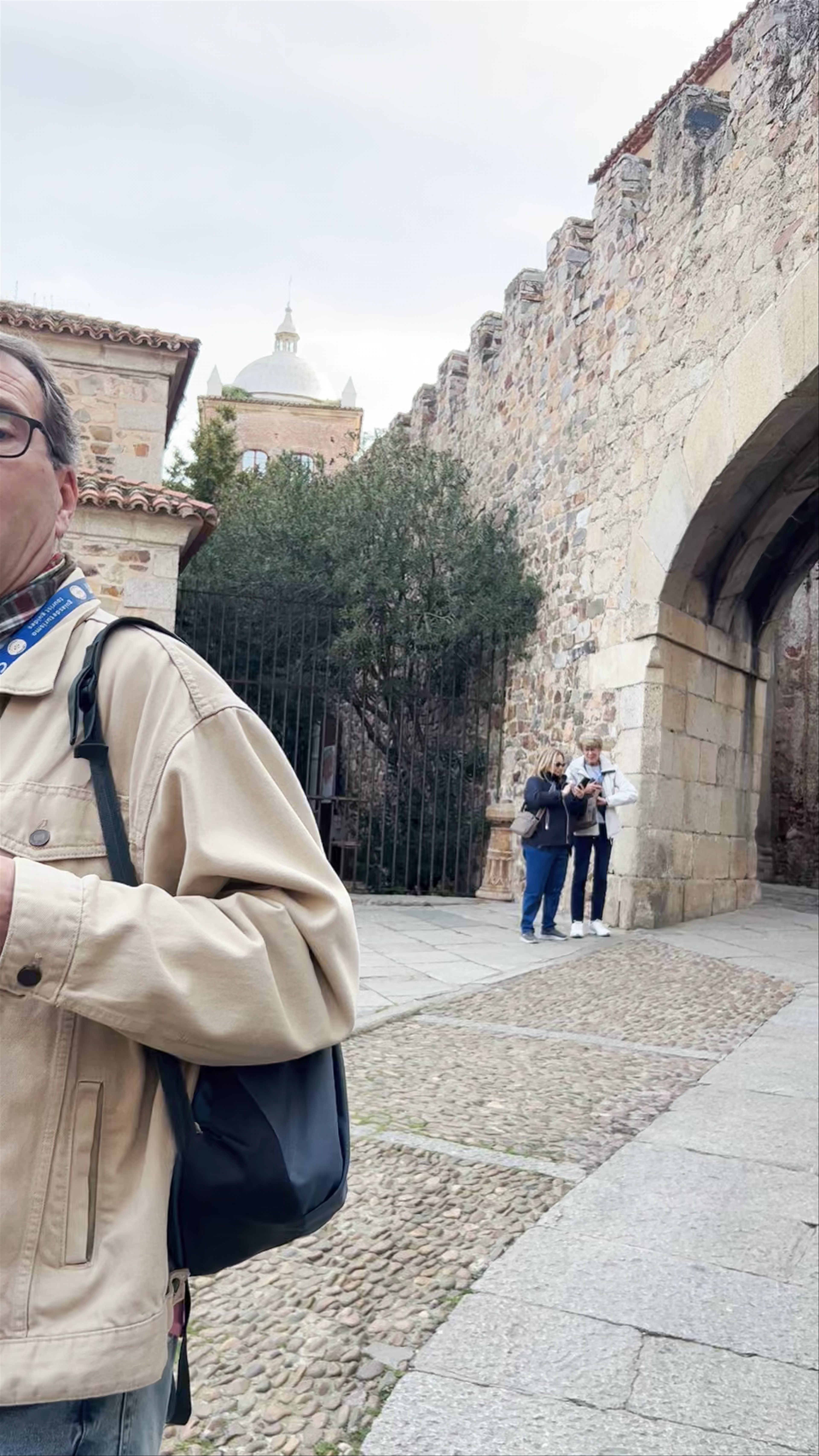 Arco de la Estrella: Historic Gateway in Cáceres, Spain