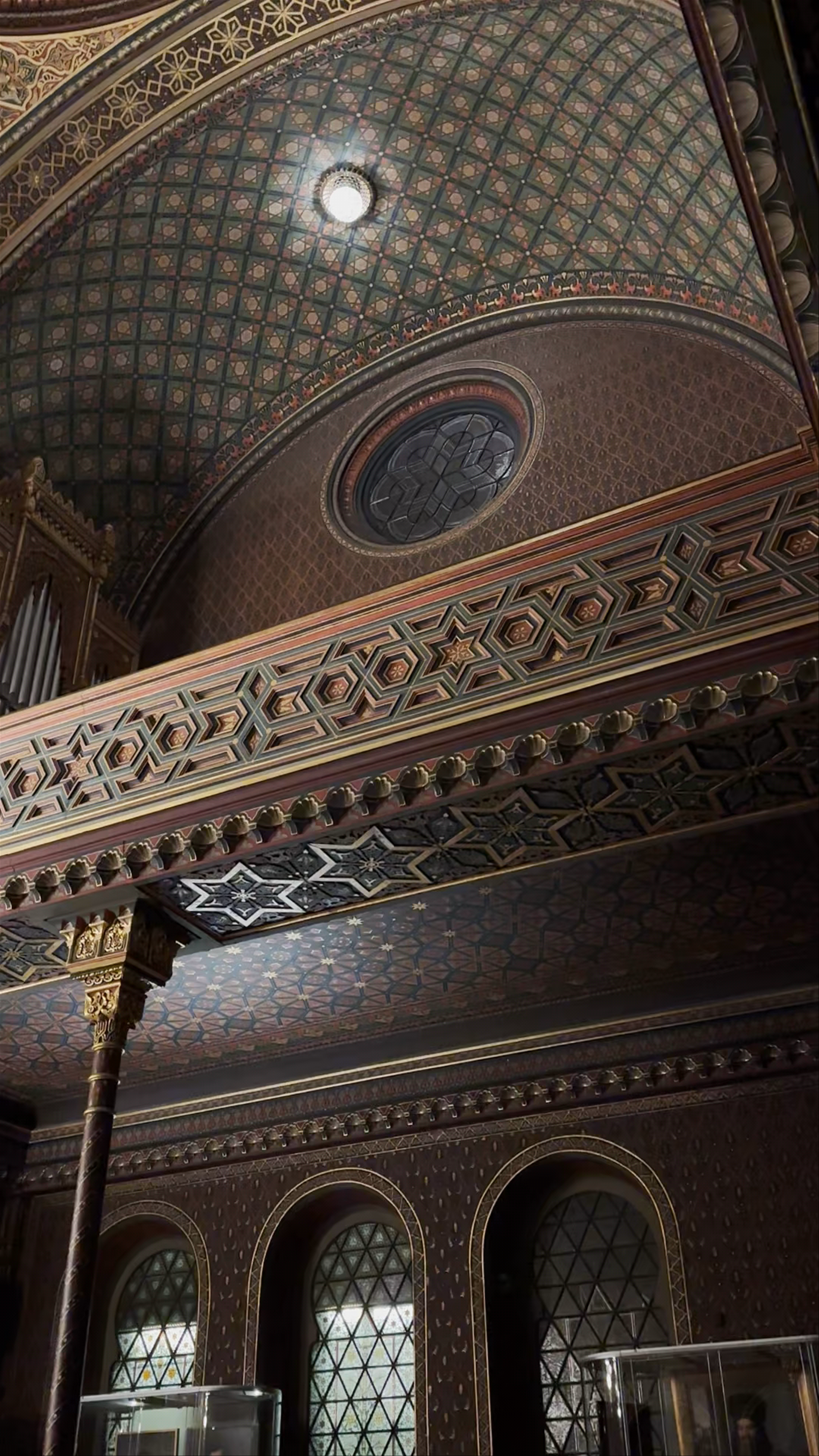 Spanish Synagogue: Majestic Moorish Architecture in Prague's Old Town