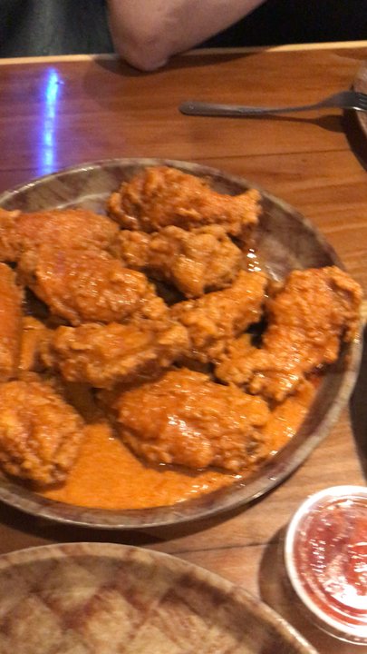 Hooters - Alitas con y sin hueso - American Near Me - Miami, Florida