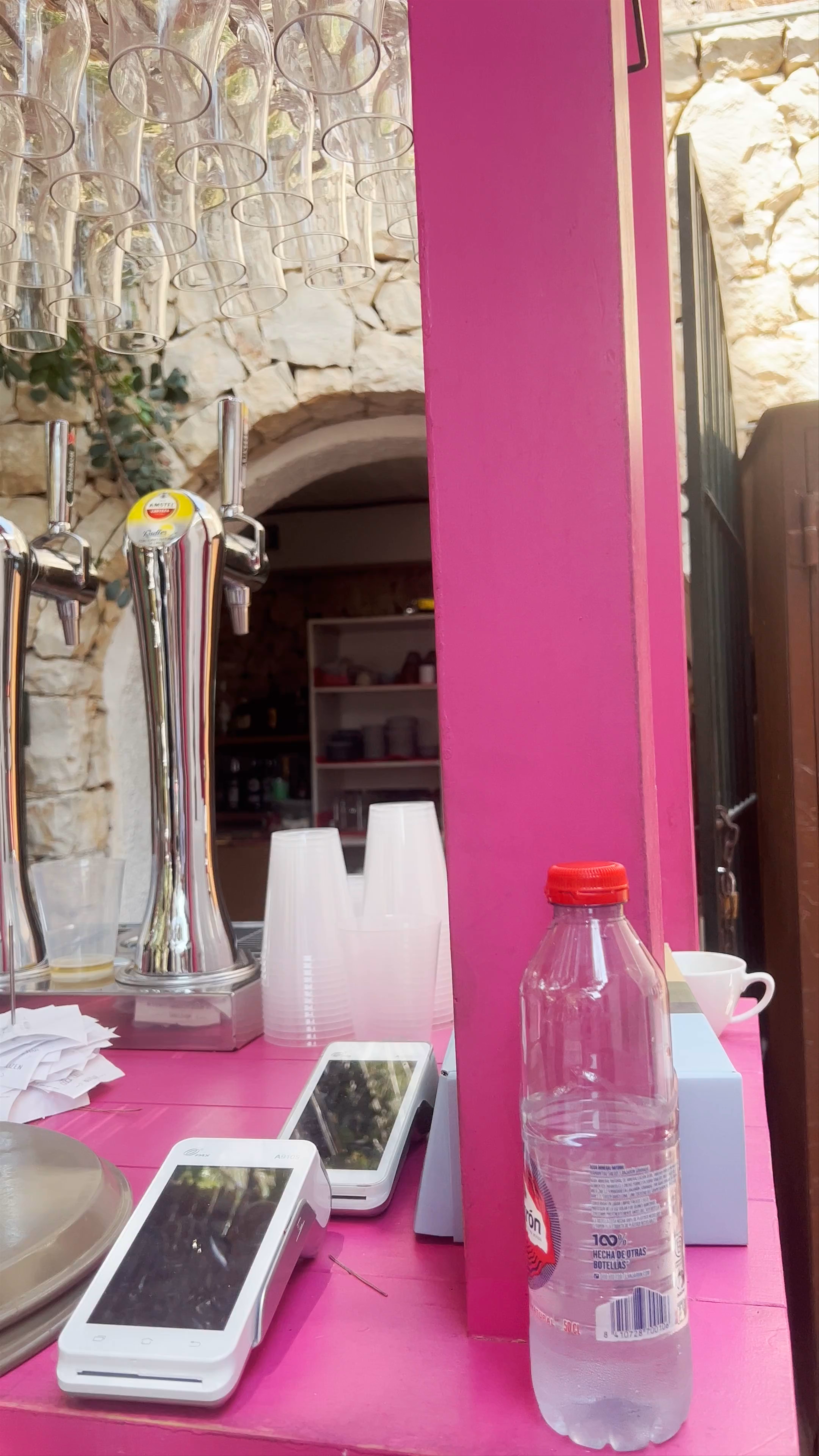 La Bandideta: Vibrant Beachside Bar in Jávea, Spain