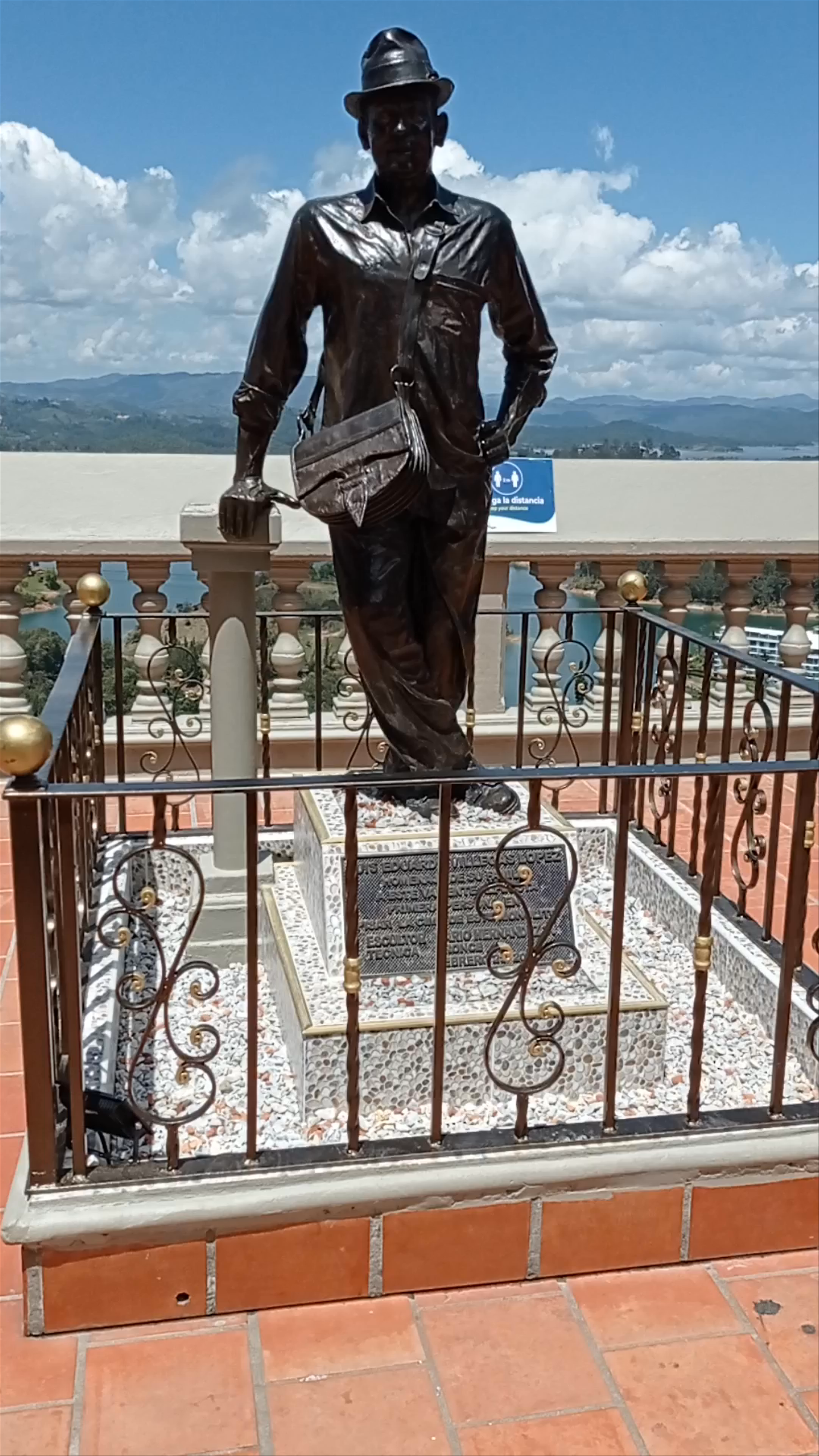 Panoramic Views and Iconic Statue at Peñón de Guatapé, Colombia