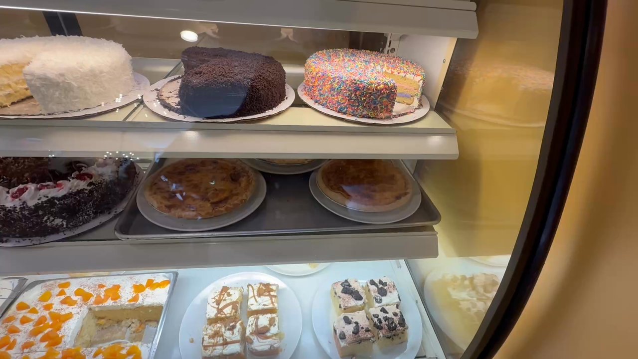 Anthony's Cheesecake - Counter and cake display - American Near Me - Bloomfield, New Jersey