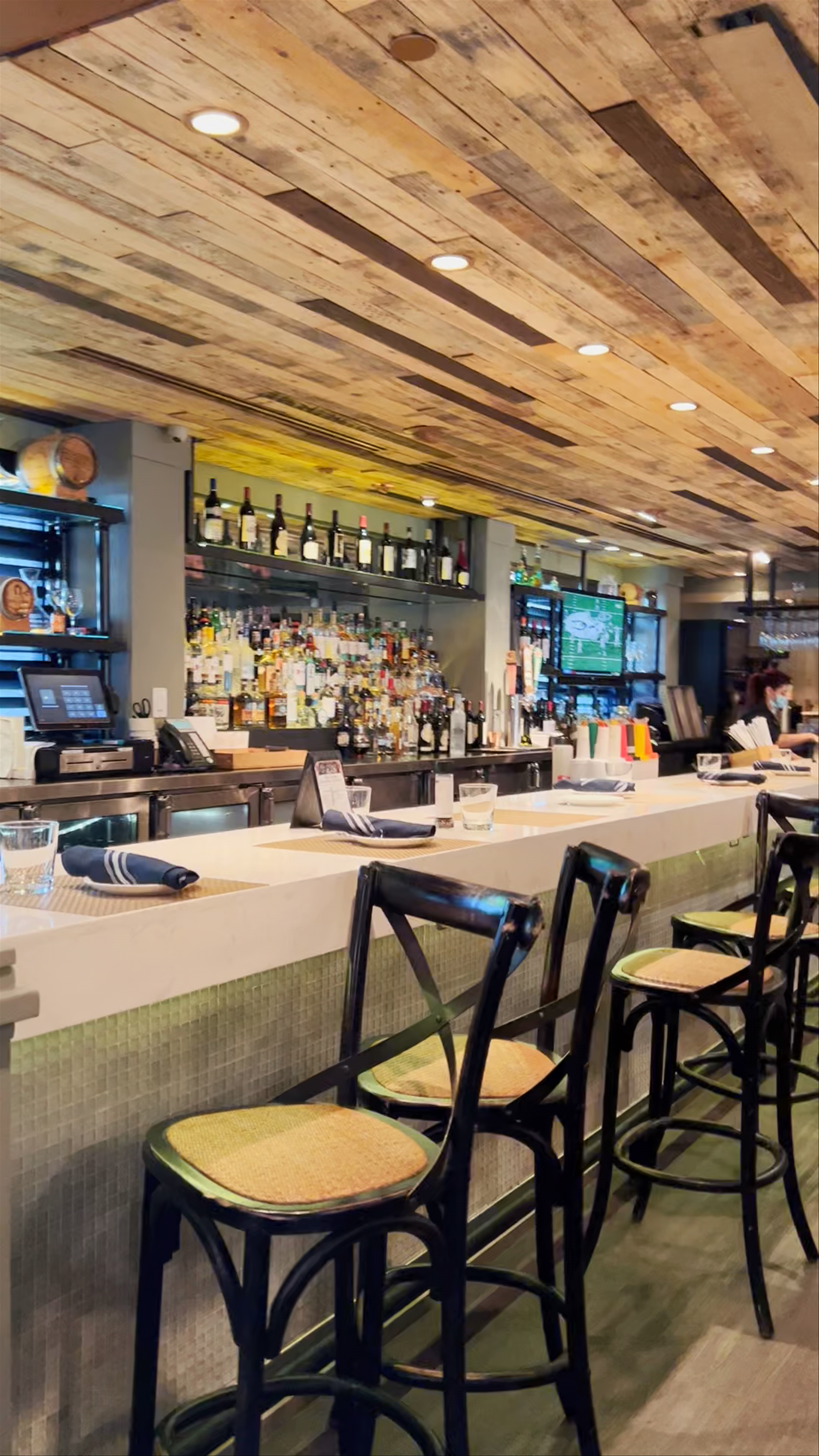 Farmer's Table: Cozy Rustic Bar & Dining in Boca Raton, Florida