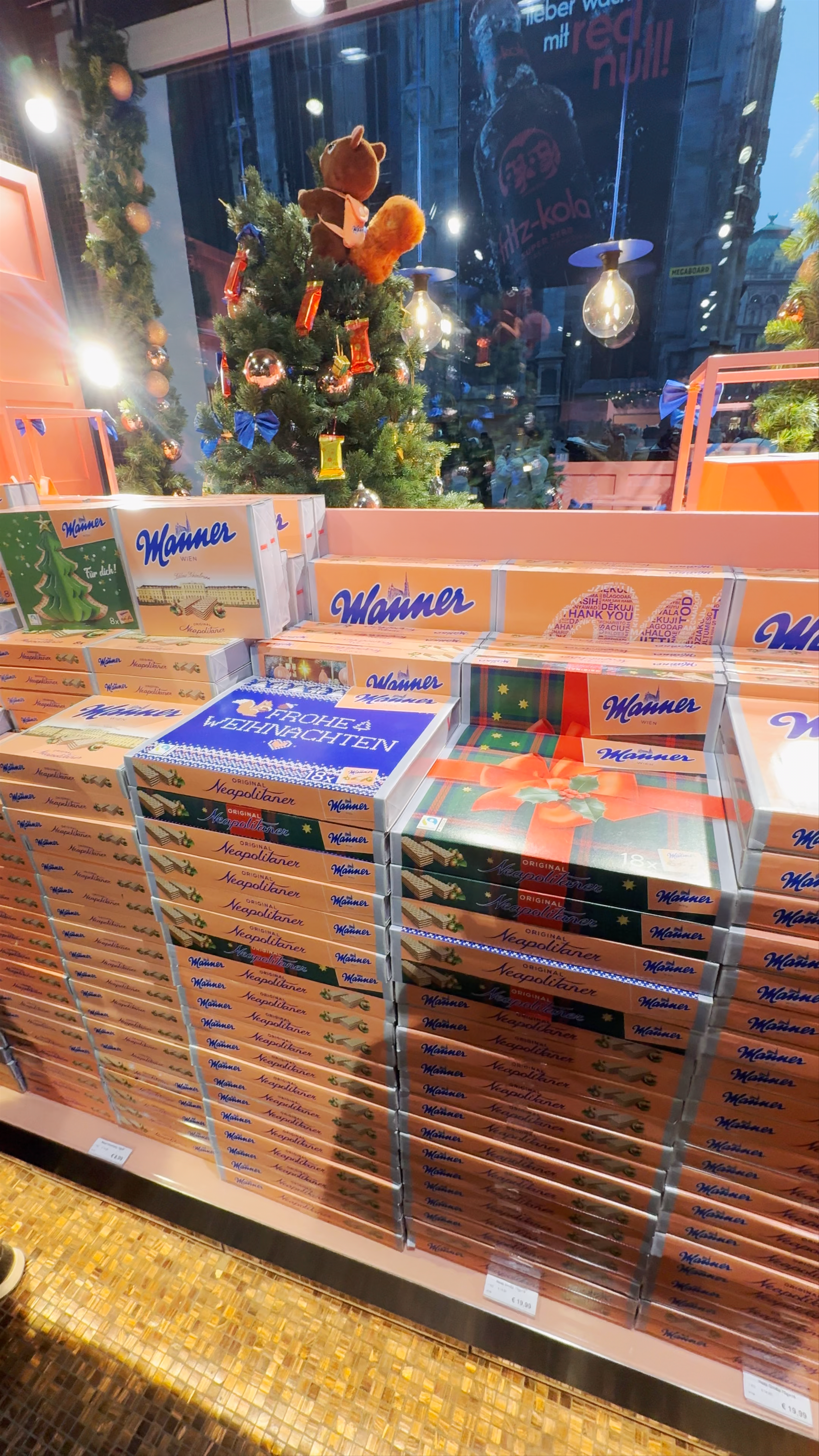 Manner Shop Wien Stephansplatz: Sweet Christmas Delights in Vienna