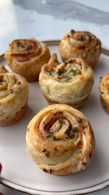 Salmon Cream Cheese Pinwheels | alicelovesbreakfast