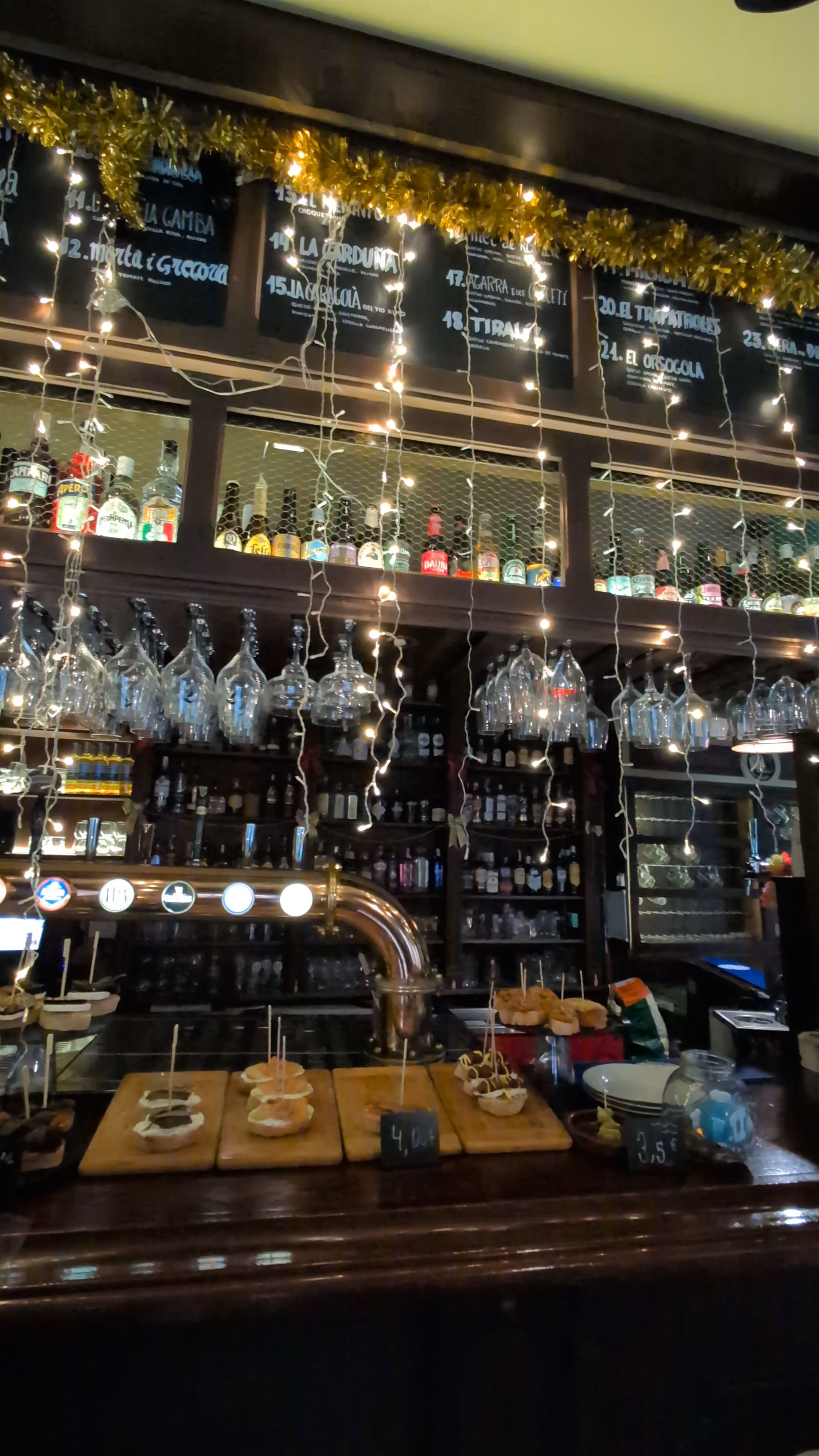 Cozy Night at The Lounge, València: Tastings & Warm Vibes