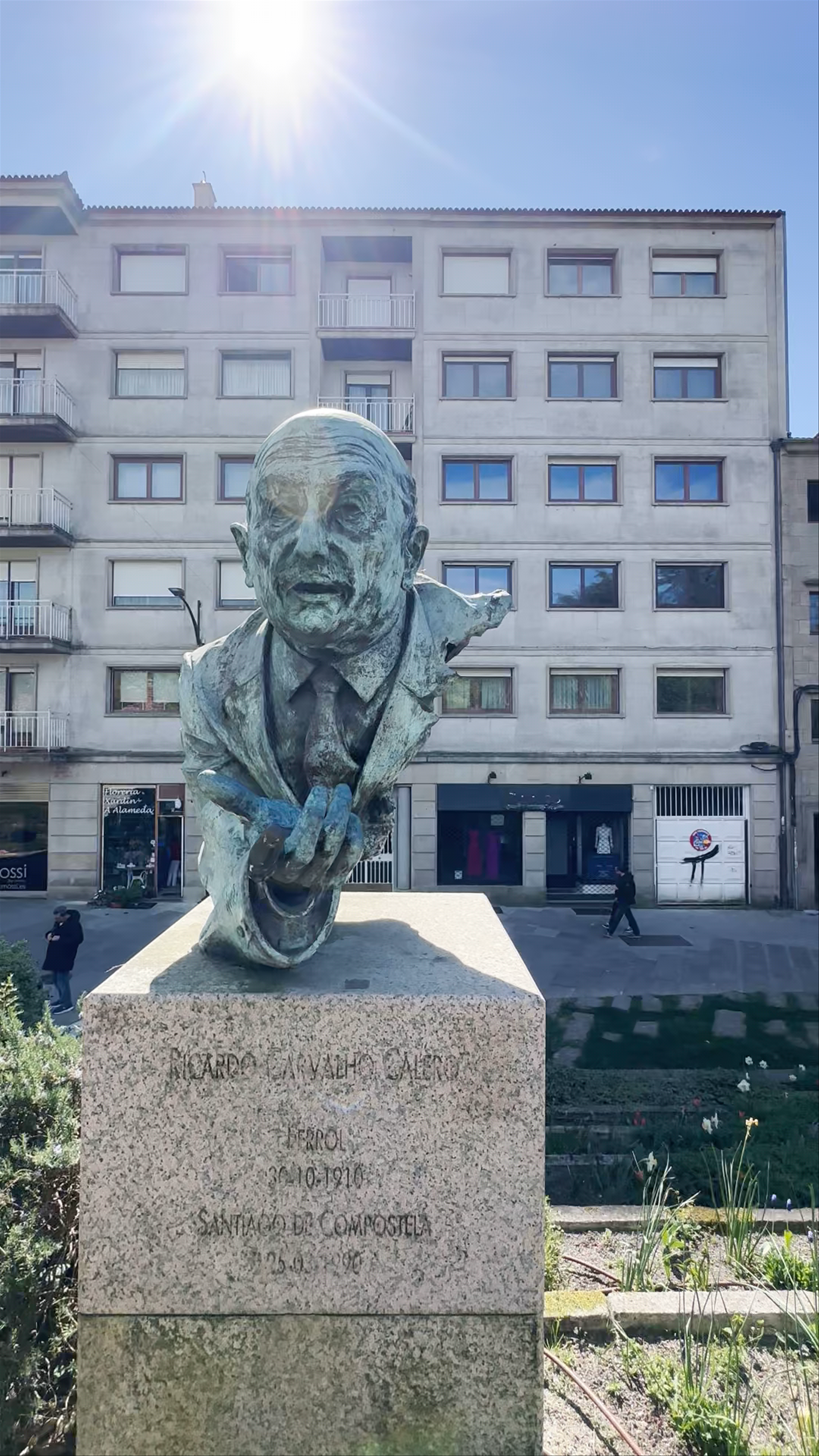 Estatua de Ricardo Carvalho Calero