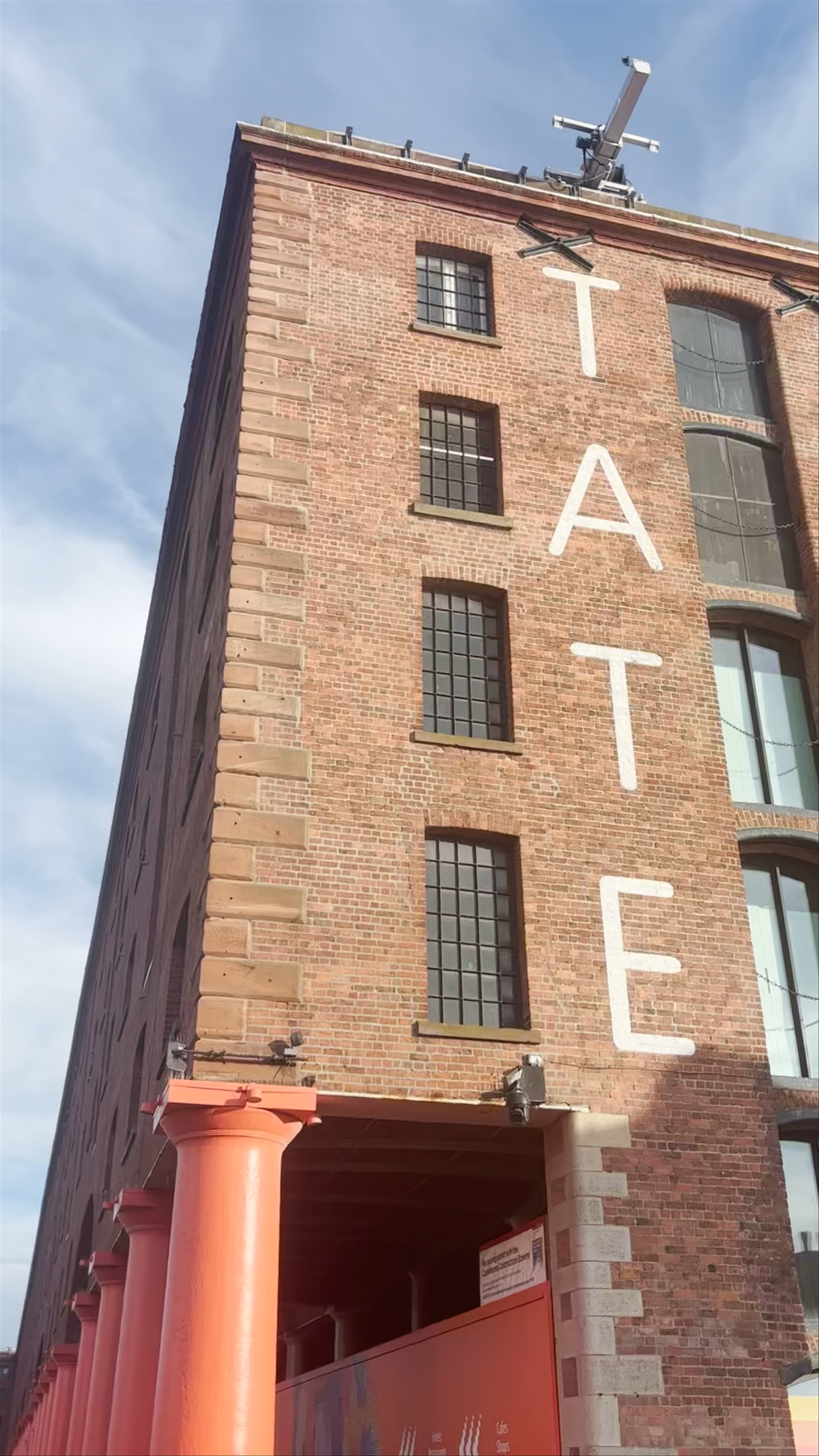 Albert Dock Liverpool: Historic Waterfront Charm on a Clear June Afternoon