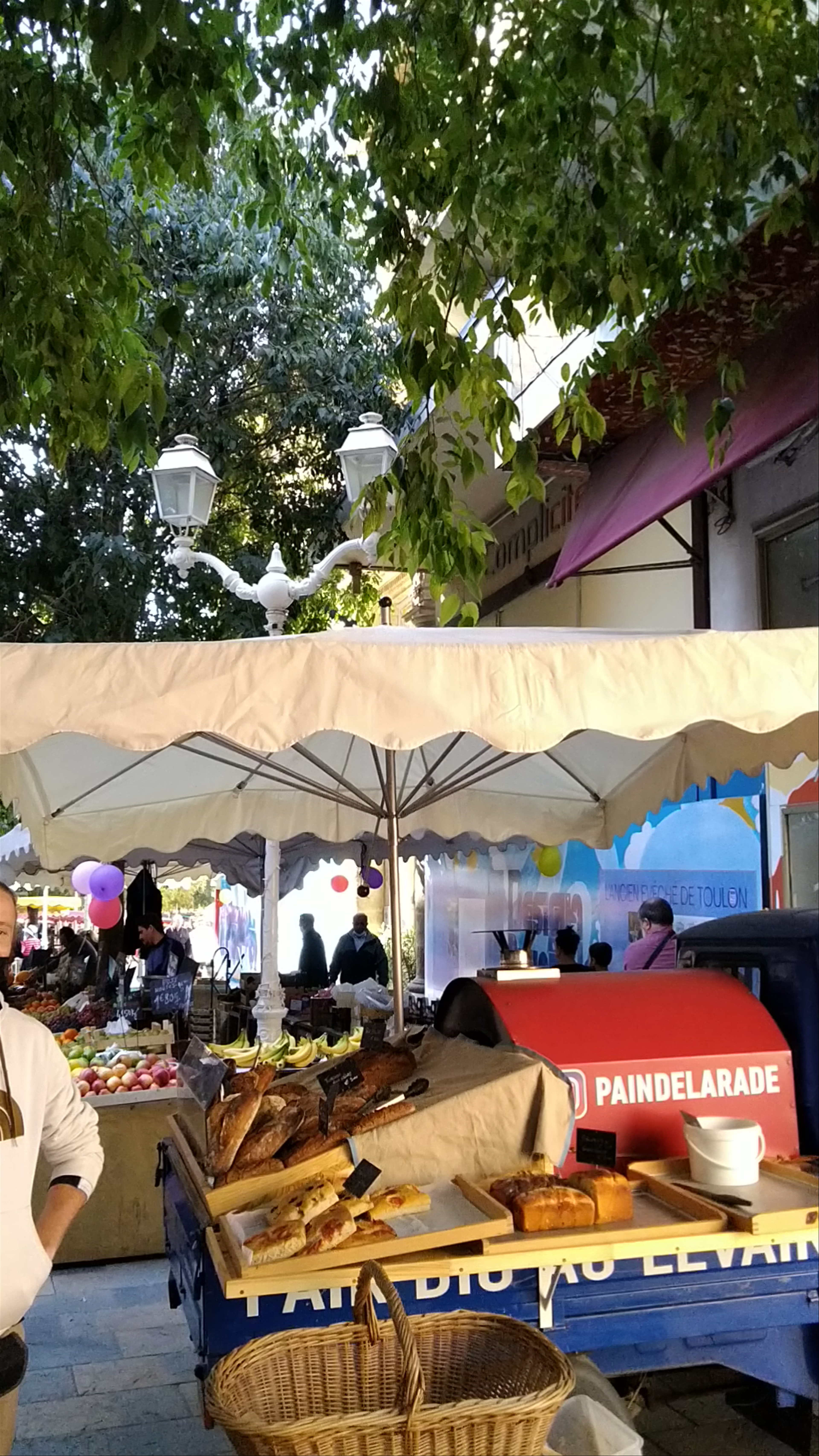 Le Marché du Cours Lafayette: Vibrant Market Life in Toulon, France
