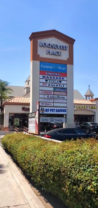 Roosevelt Place - View of parking area and stores - Shopping Centers Near Me - Pasadena, California
