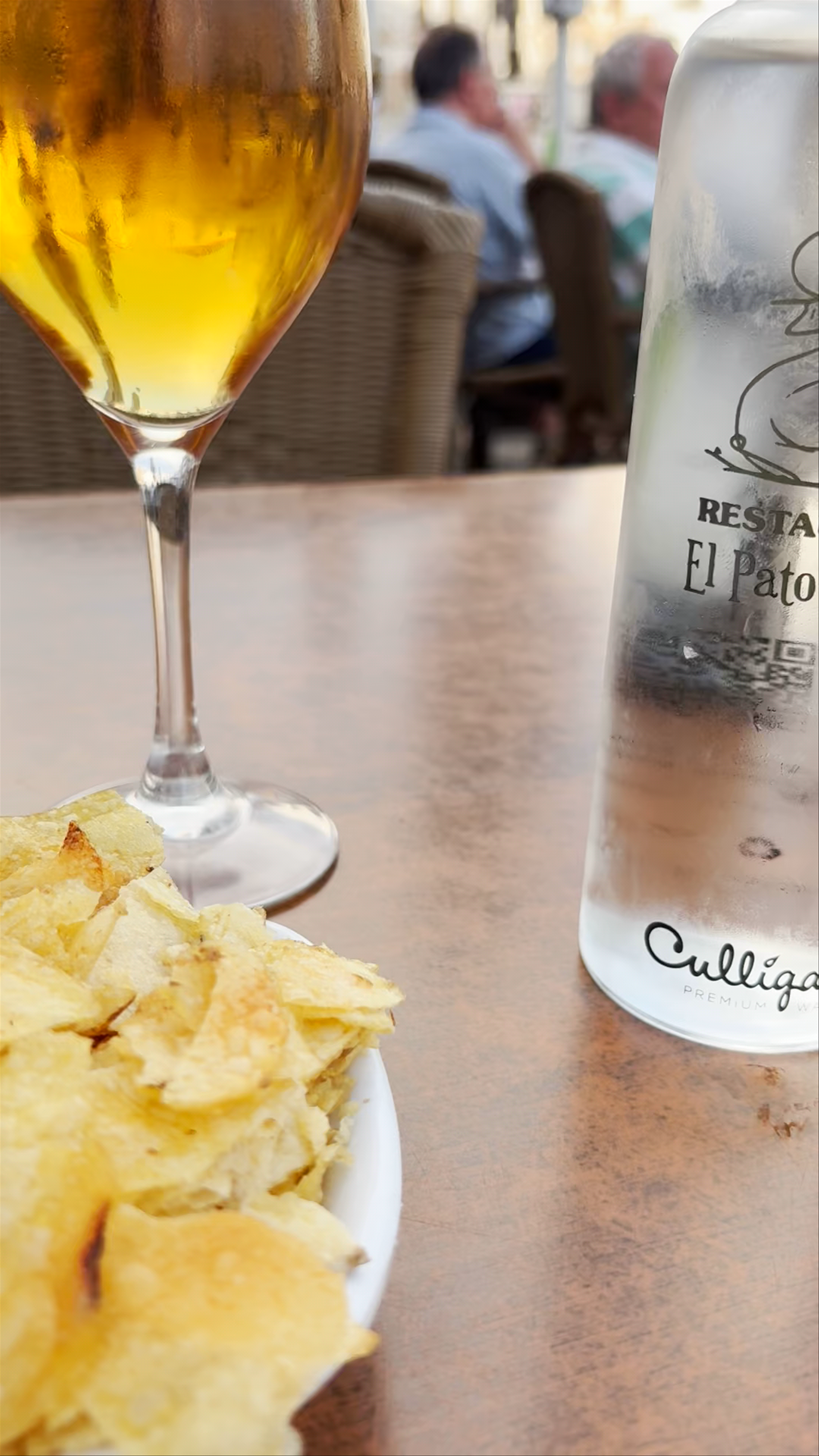 Relaxing Outdoor Tapas Experience at Plaza Mayor, Cáceres