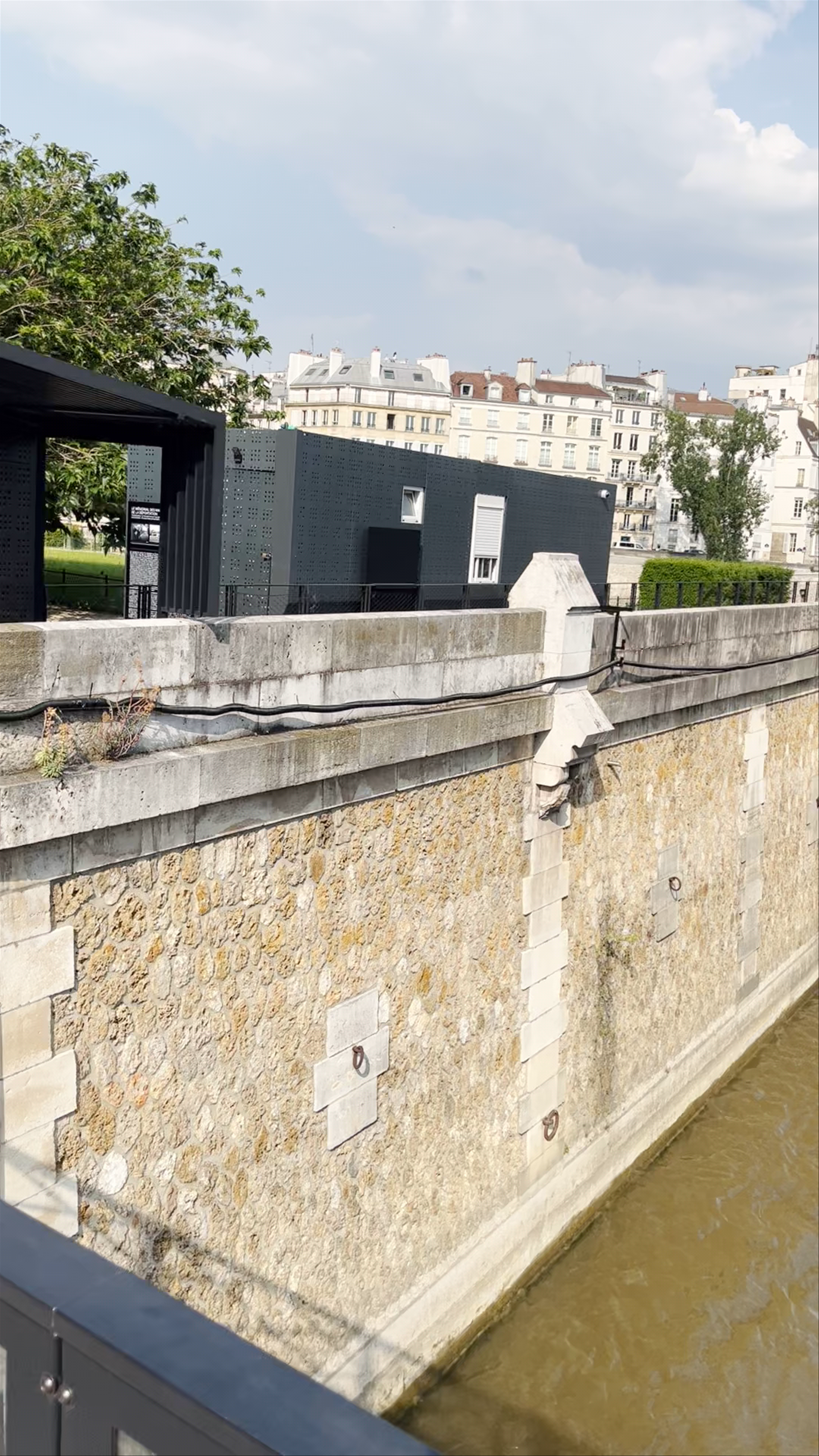 Scenic Riverside Stroll in Paris - Le Boréas at Jardin des Plantes