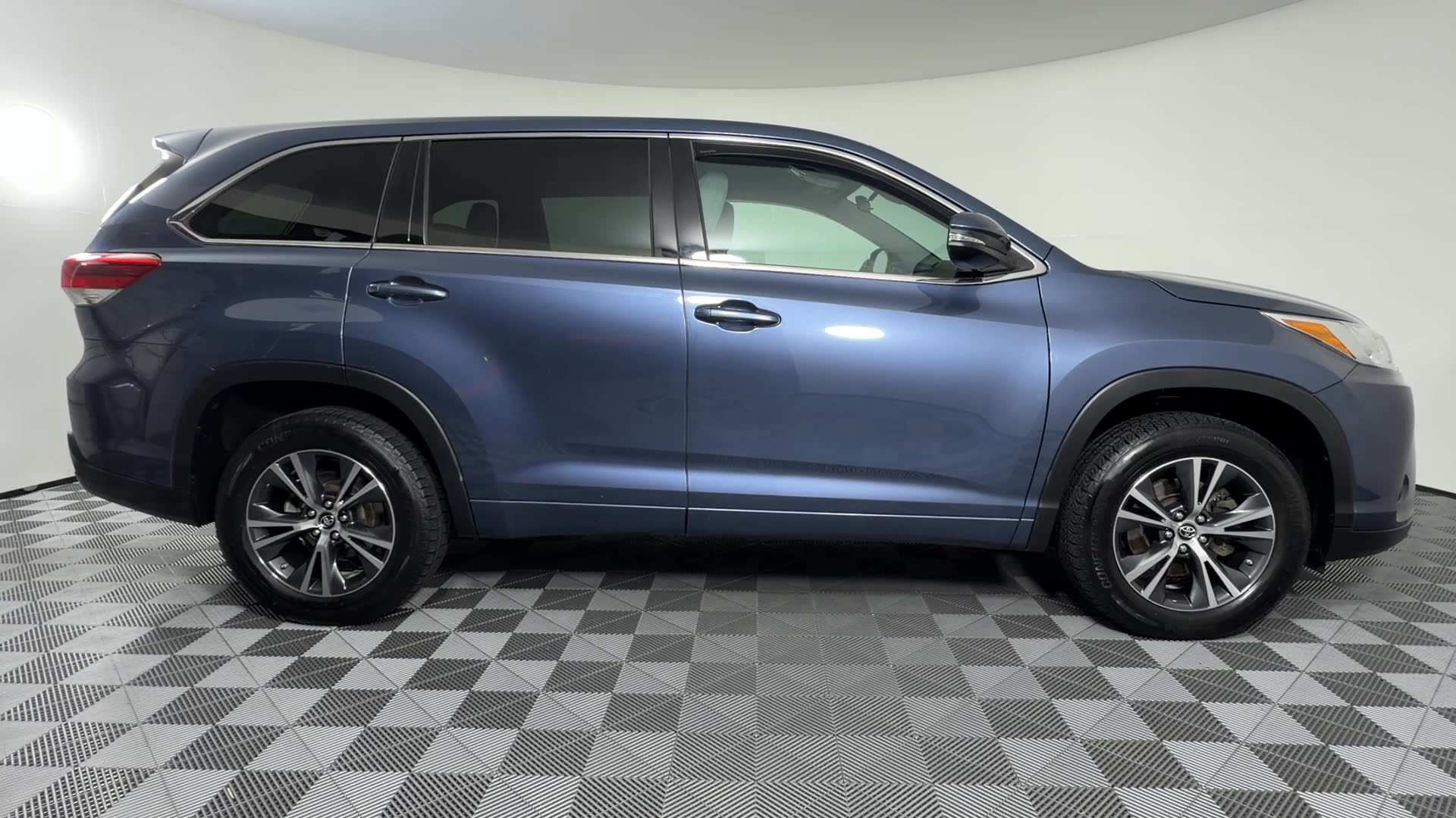 Three 21 Auto - #2033 - 2017 Toyota Highlander LE