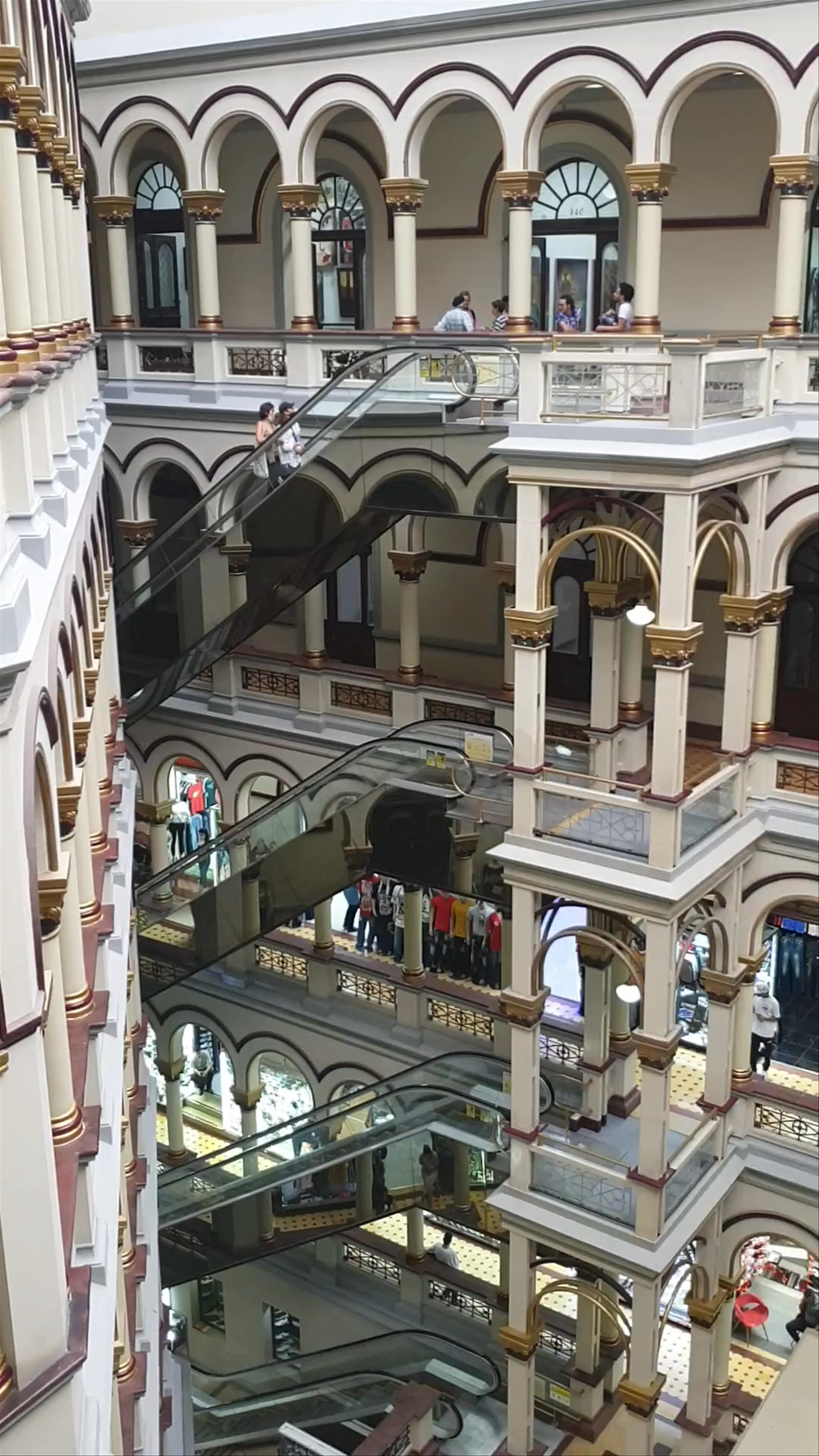 Centro Comercial Palacio Nacional: Architectural Elegance in Medellín