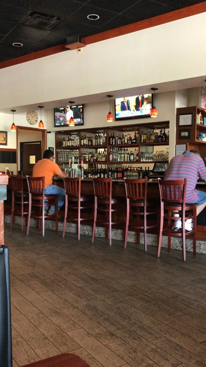 Lucia's - Very quiet at lunchtime - Pizza Near Me - Sterling, Virginia