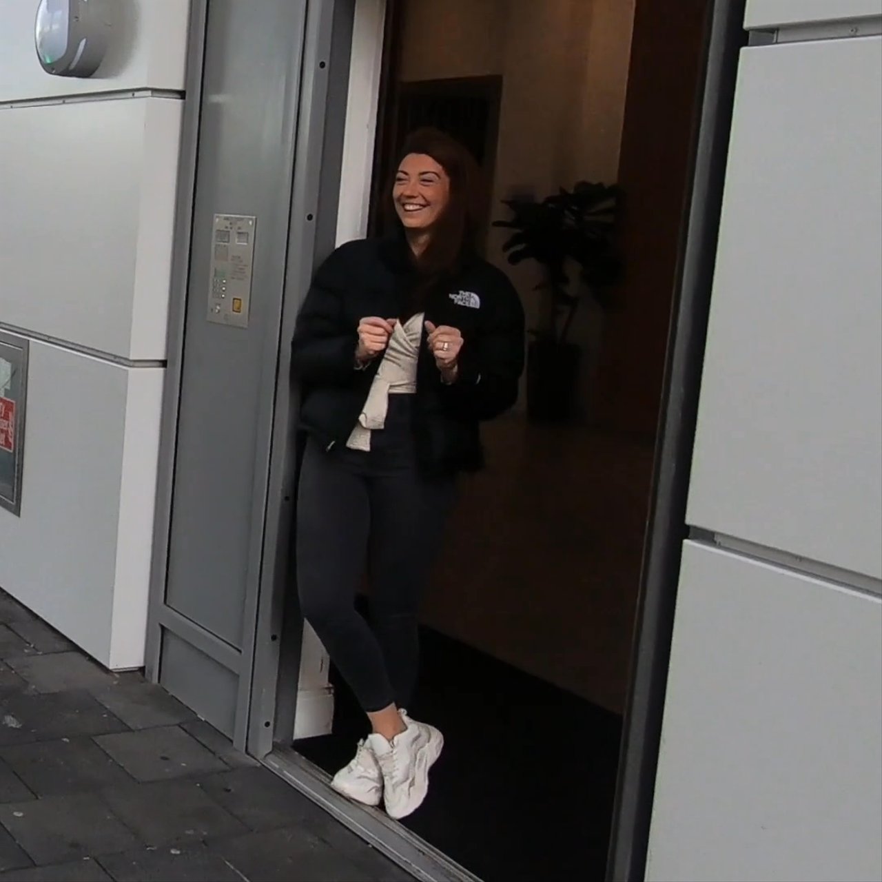 Thomas Philip - Doorstep Surprise - video