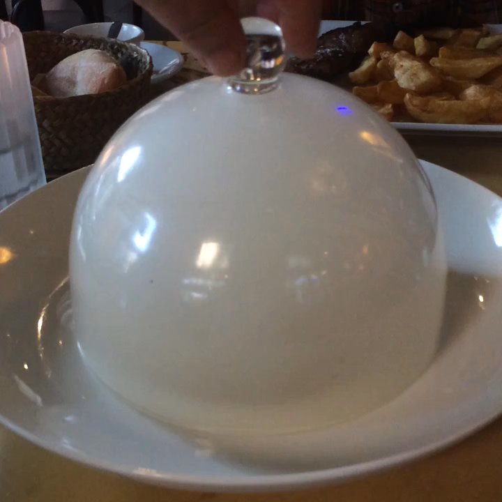 El Foro - Salmón macerado en Teriyaki y Tequila ahumado en mesa - Argentine Near Me - Barcelona, B