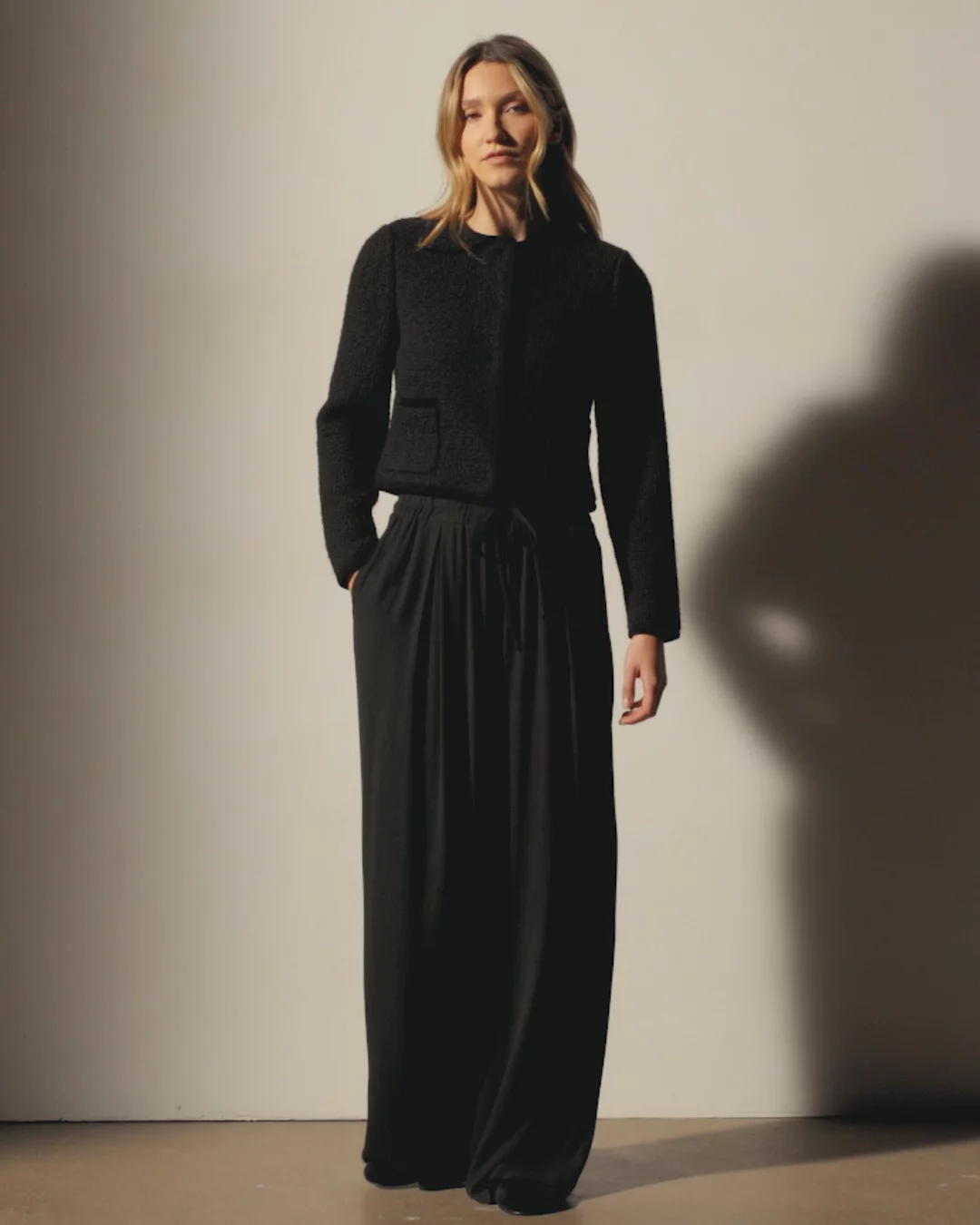 Soft Matte Pleated Pant in Black | James Perse Los Angeles