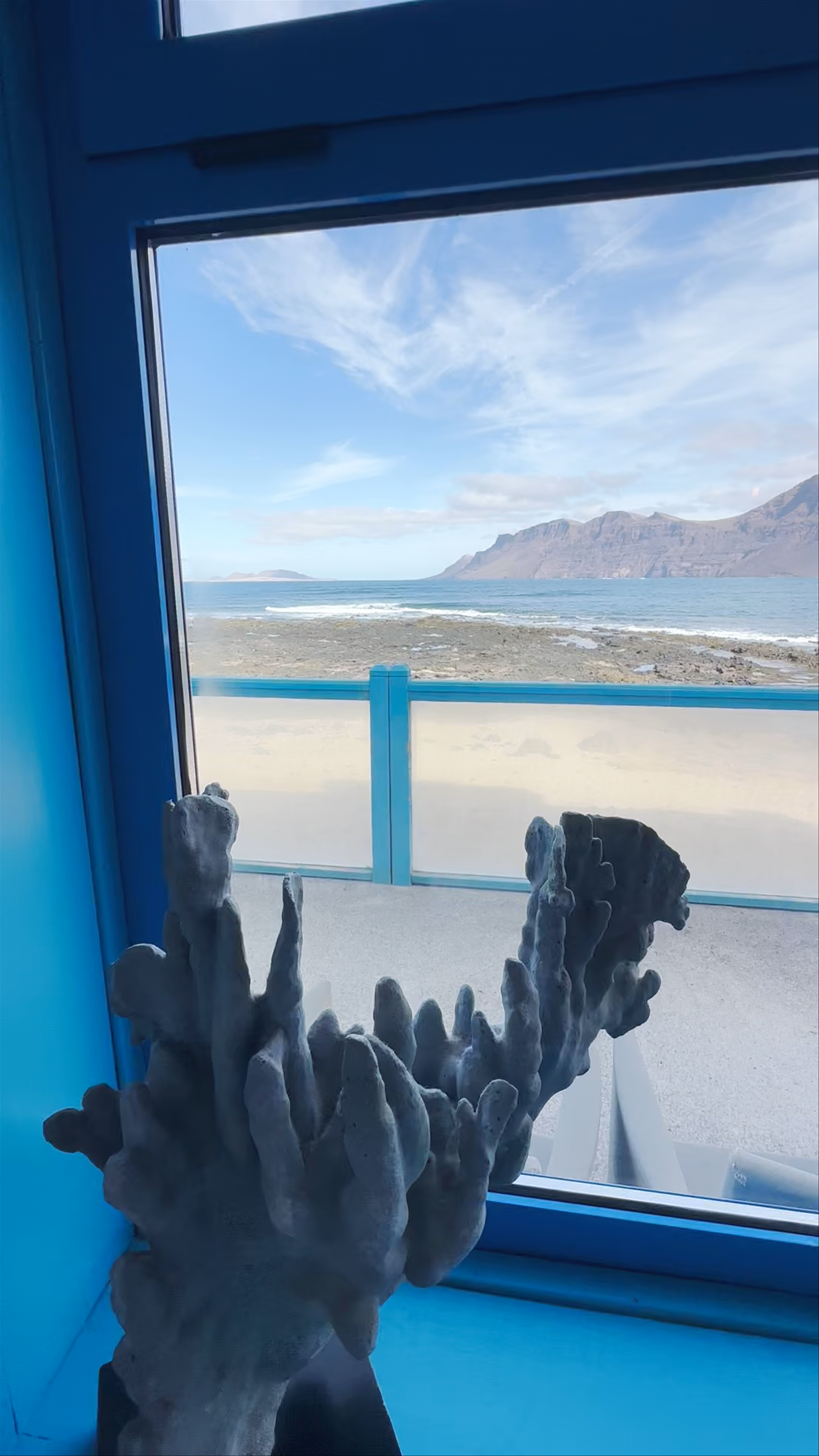 Seaside Serenity and Culinary Delight at Restaurante El Risco, Famara