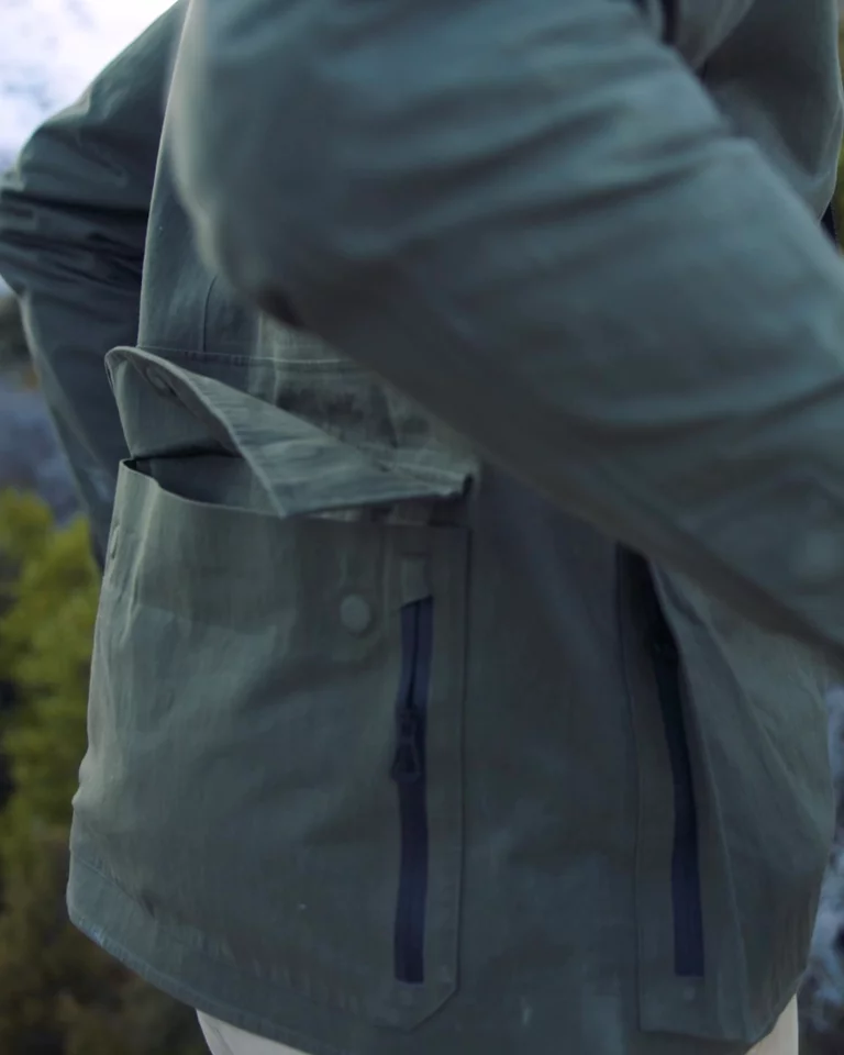 Video of man placing gloves into back pocket of the Reporter Jacket