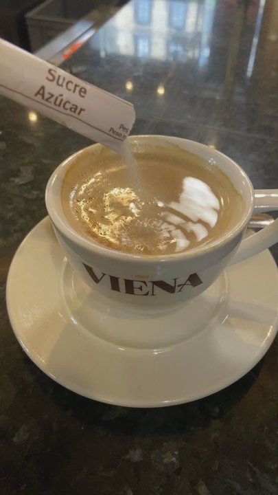 Viena - Cafe with milk - Coffee & Tea Near Me - Barcelona, B